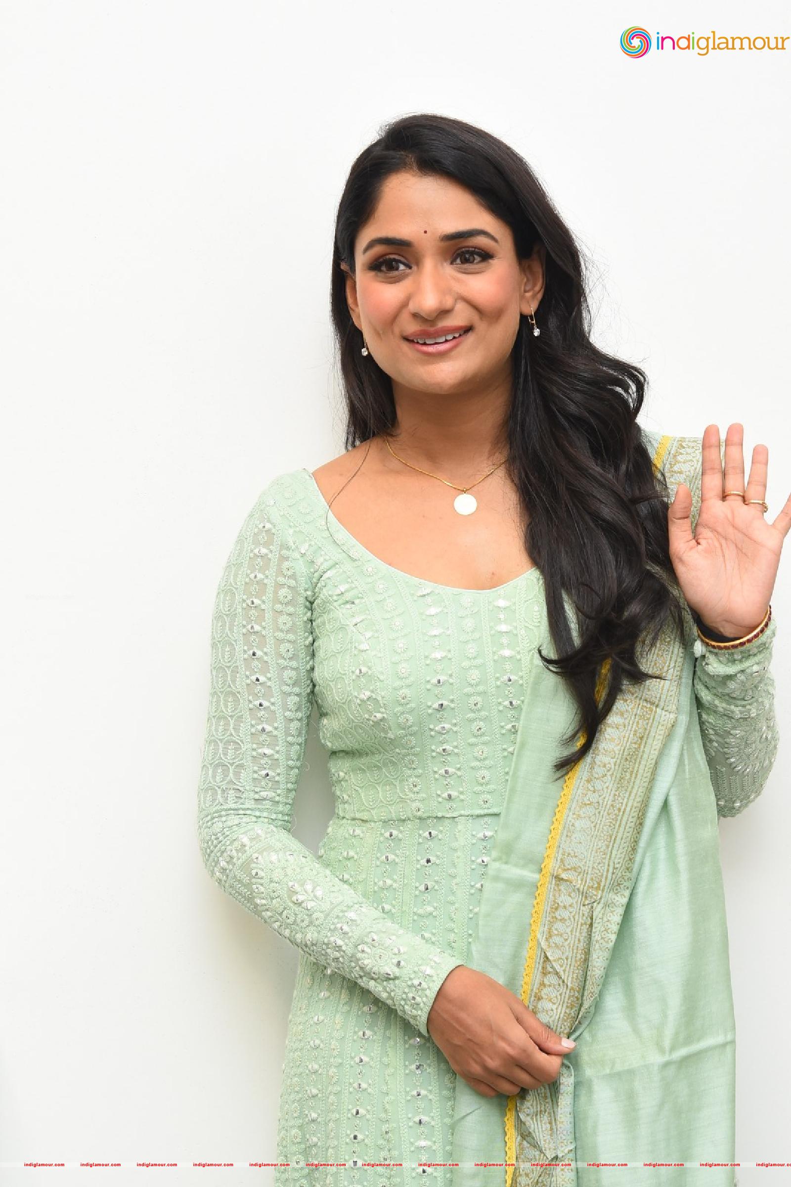 Sandhya Raju Actress hd photo