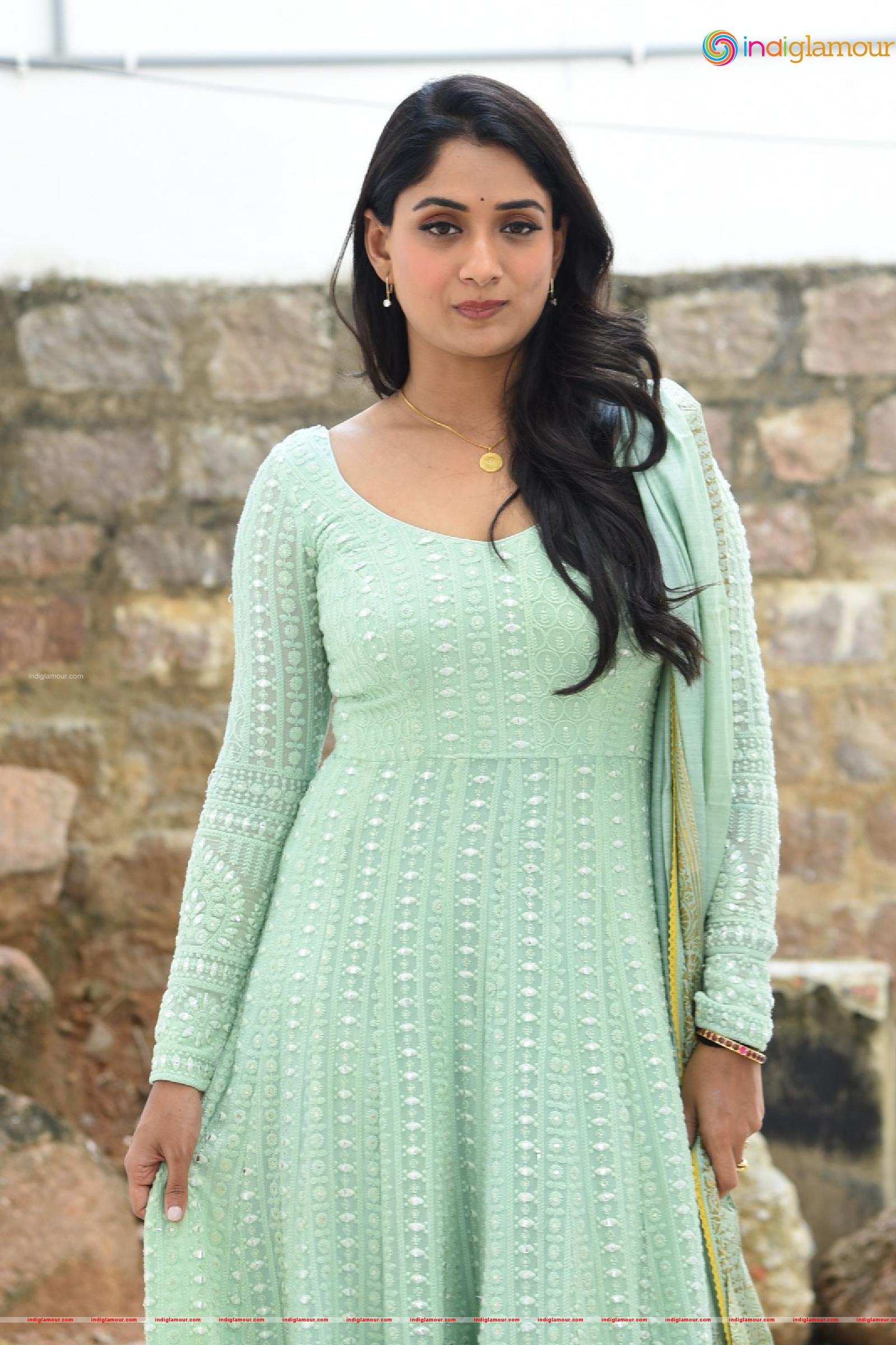 Sandhya Raju Actress hd photo