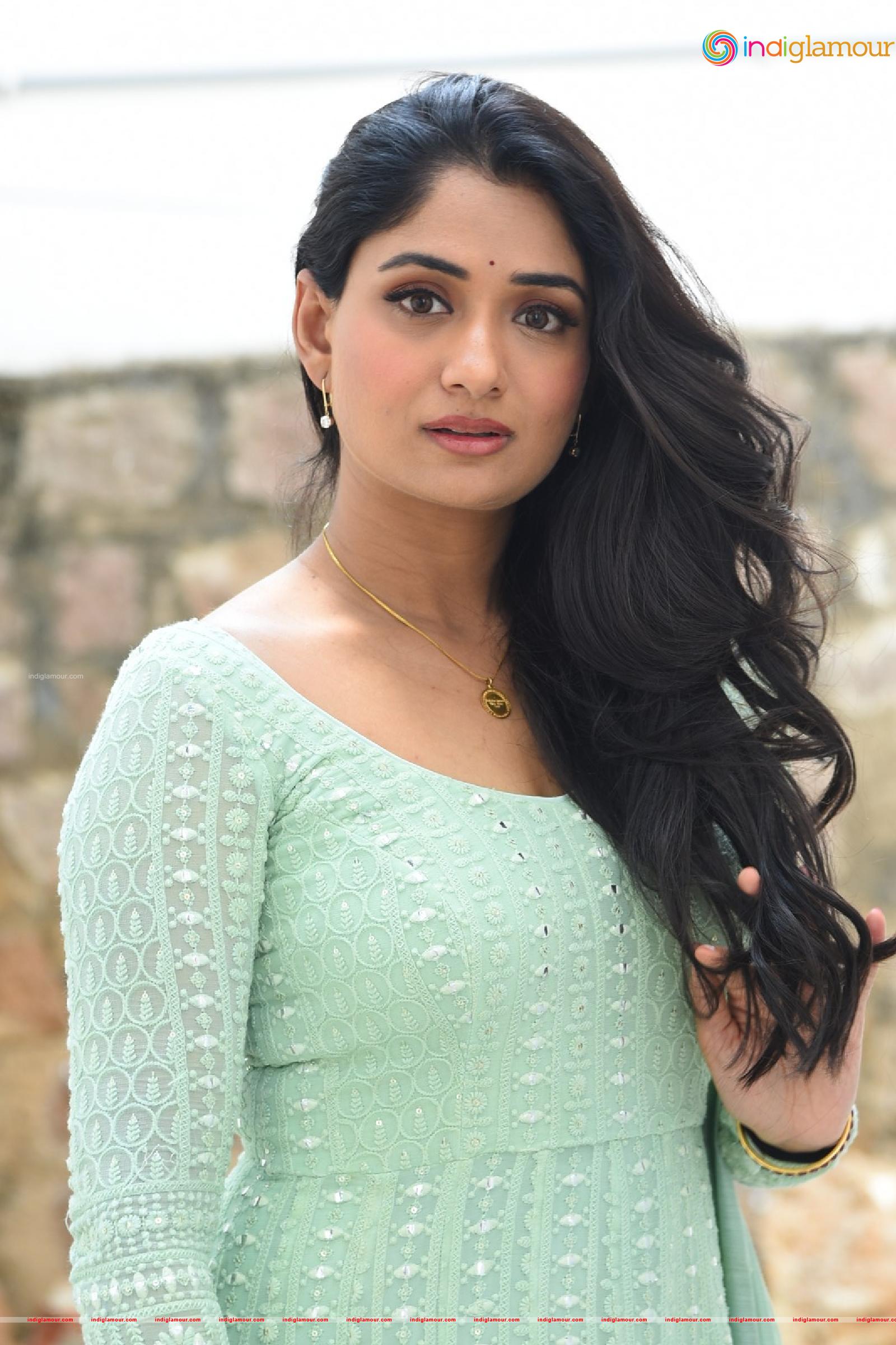 Sandhya Raju Actress hd photo