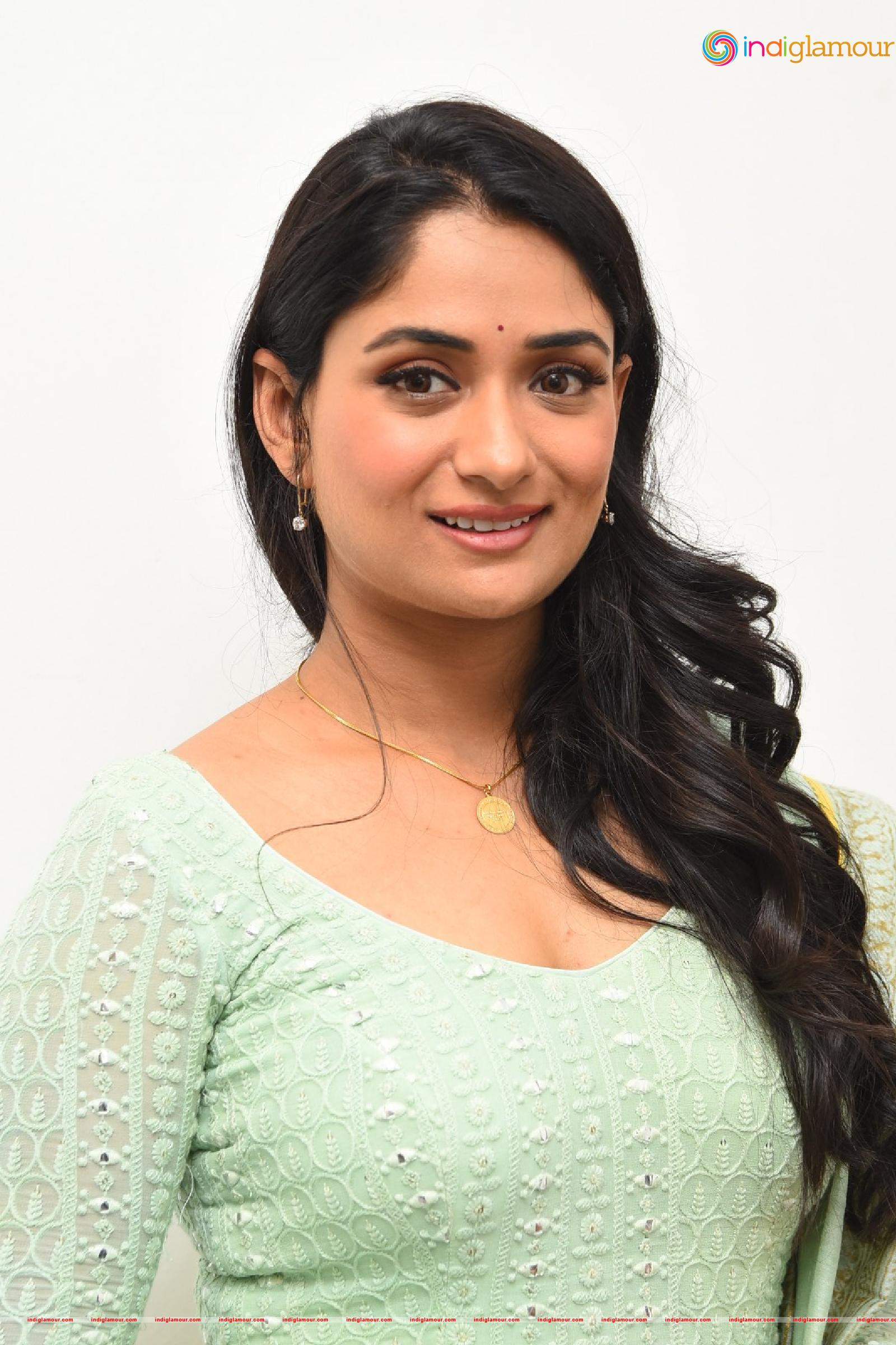 Sandhya Raju Actress hd photo