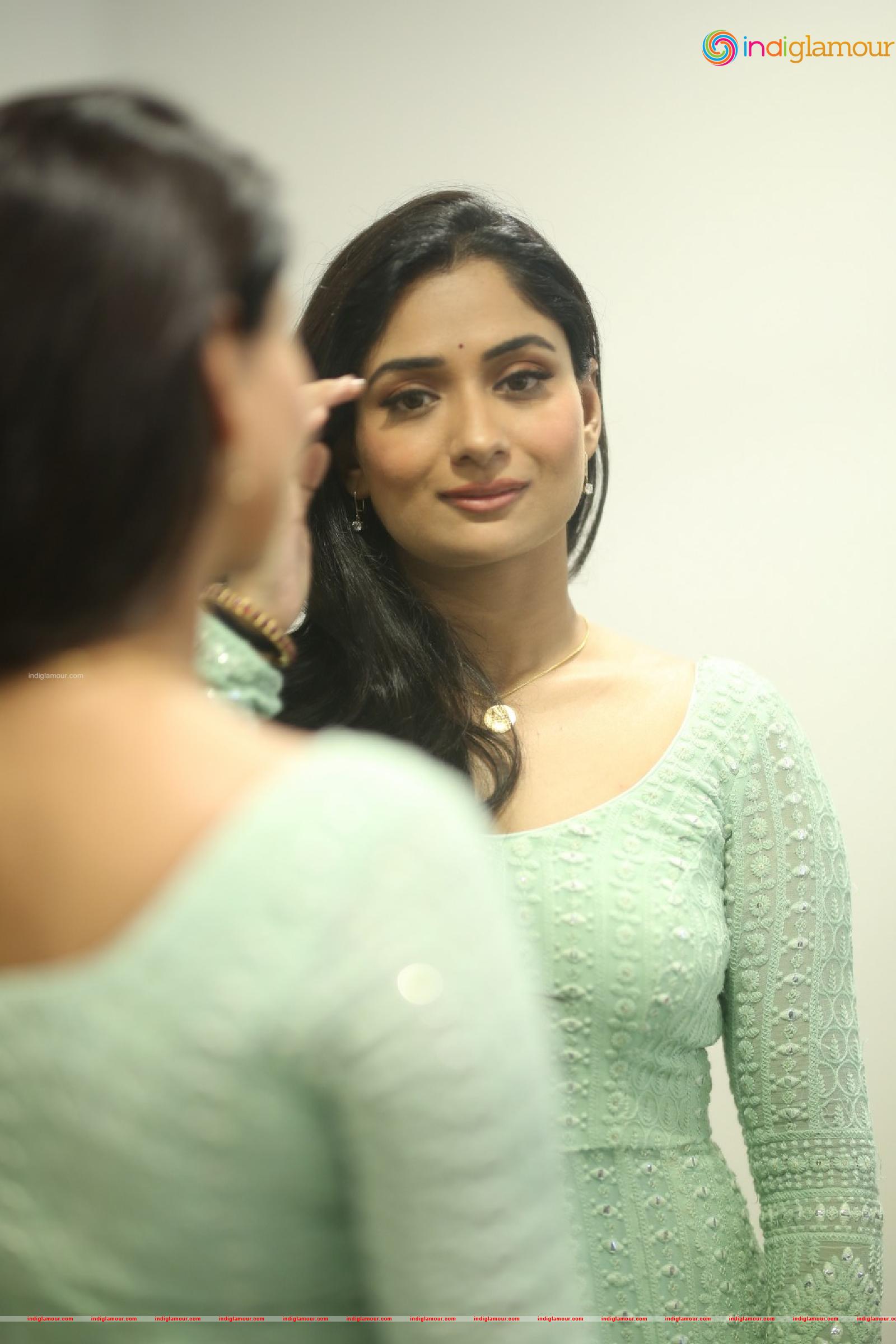 Sandhya Raju Actress hd photo