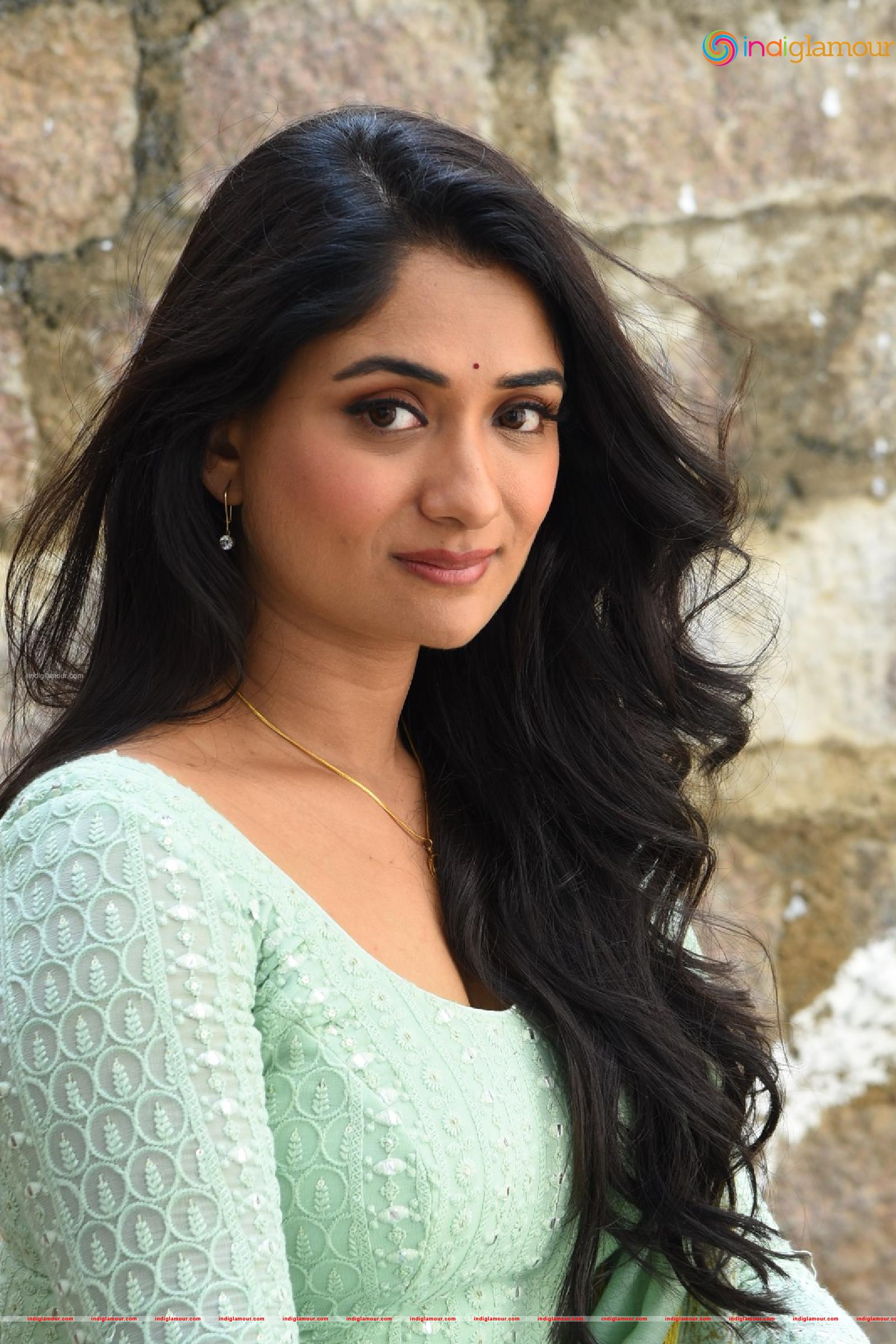Sandhya Raju Actress hd photo