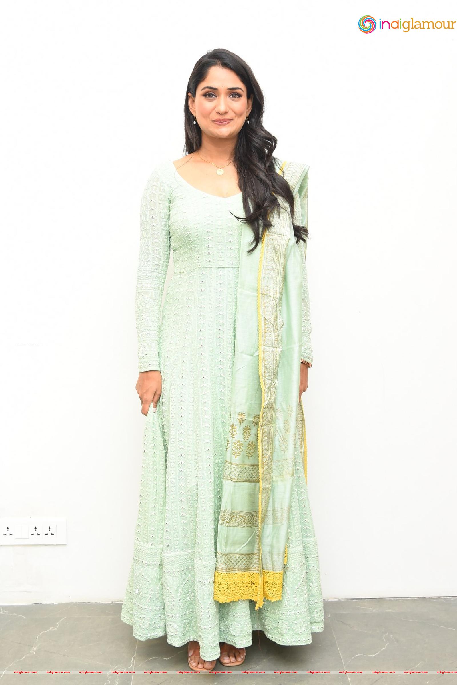 Sandhya Raju Actress hd photo