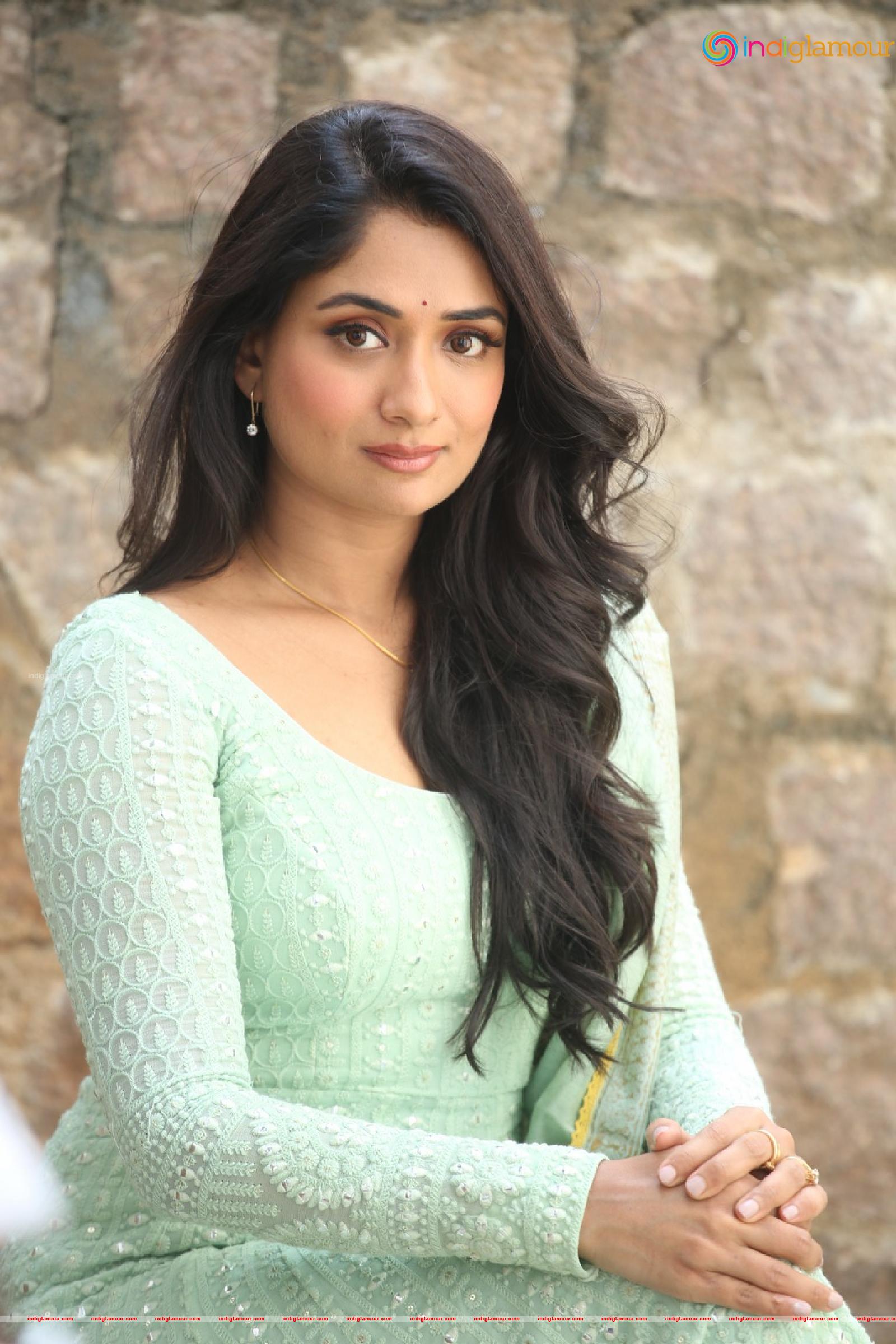 Sandhya Raju Actress hd photo