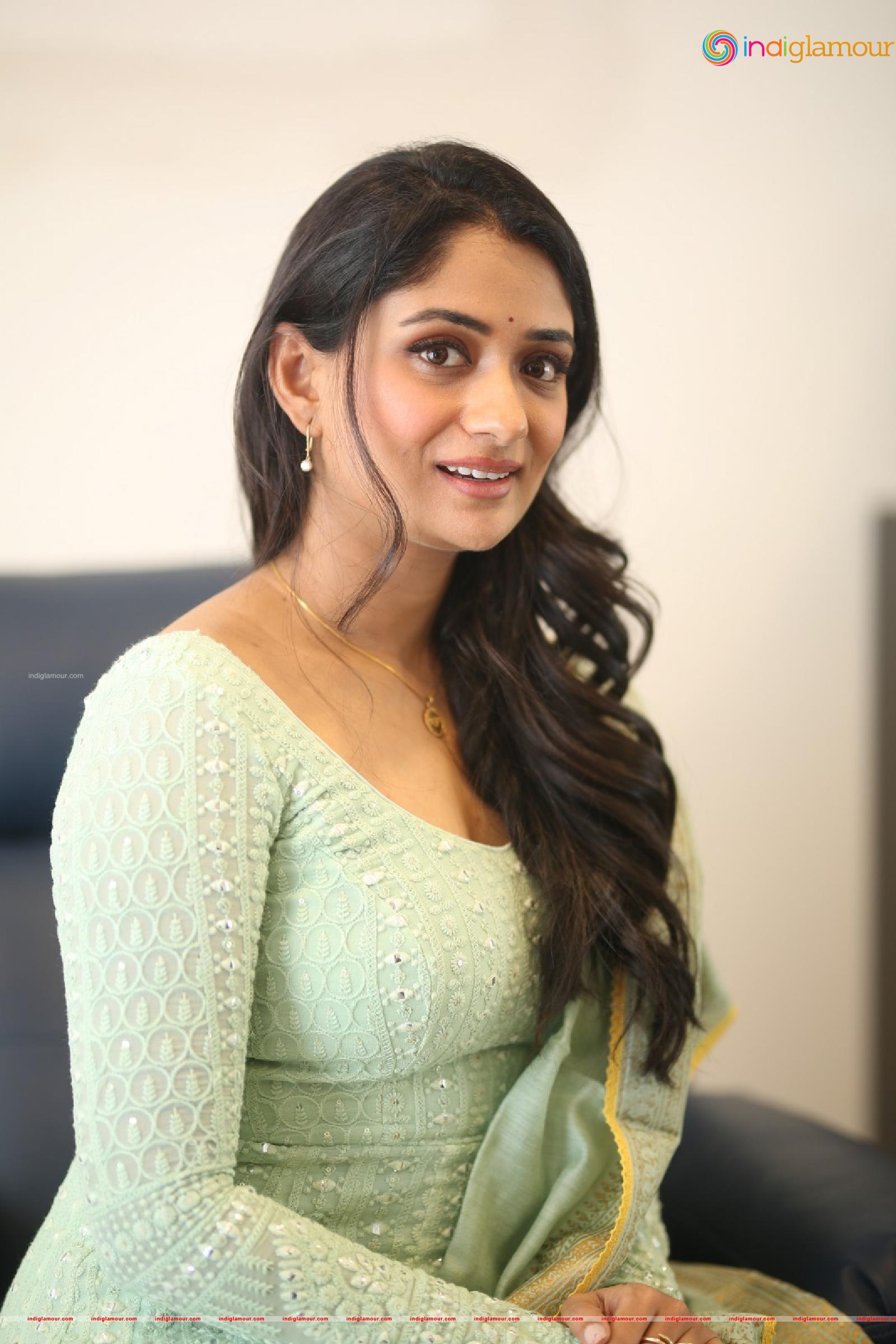 Sandhya Raju Actress hd photo