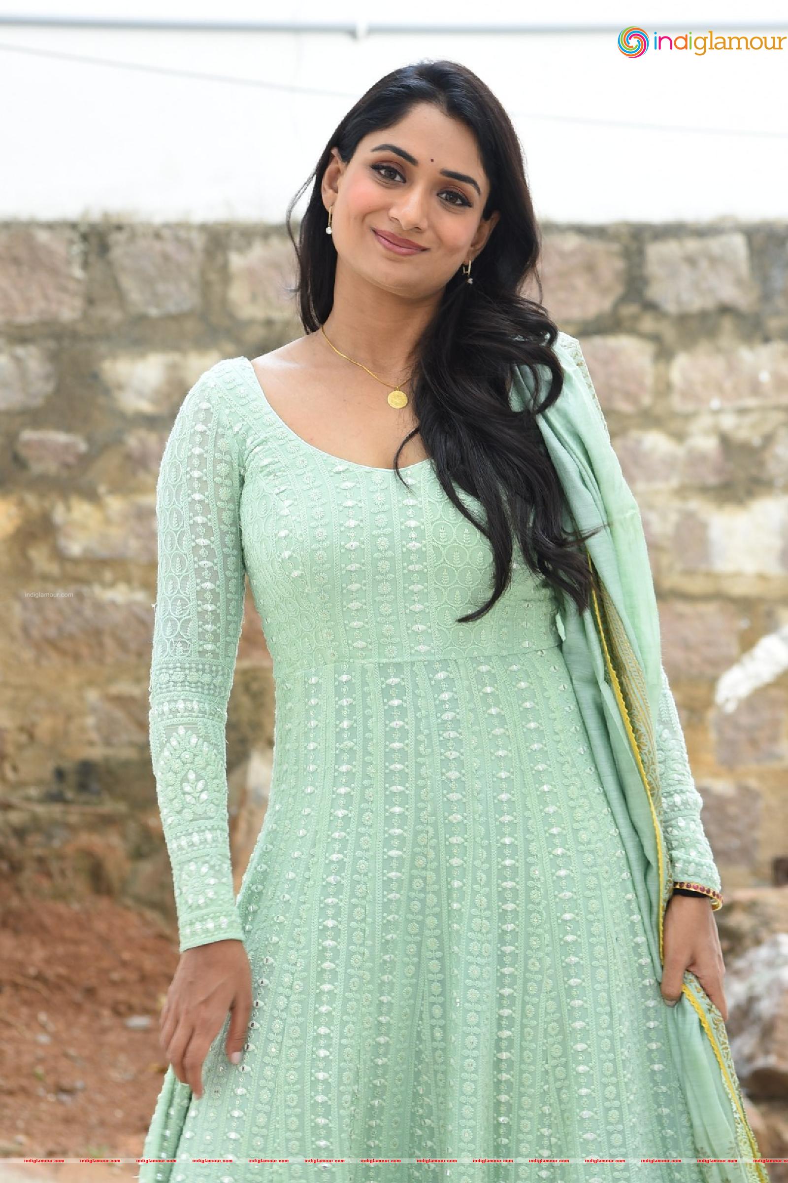 Sandhya Raju Actress hd photo