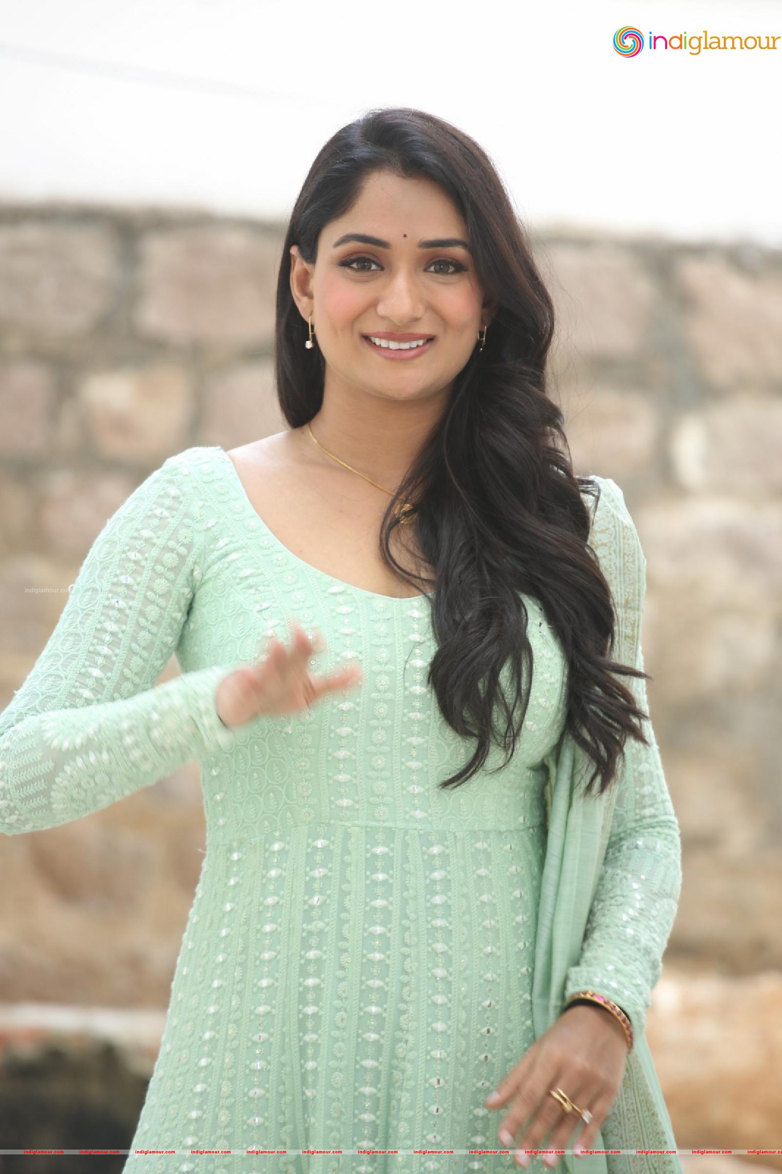 Sandhya Raju Actress hd photo