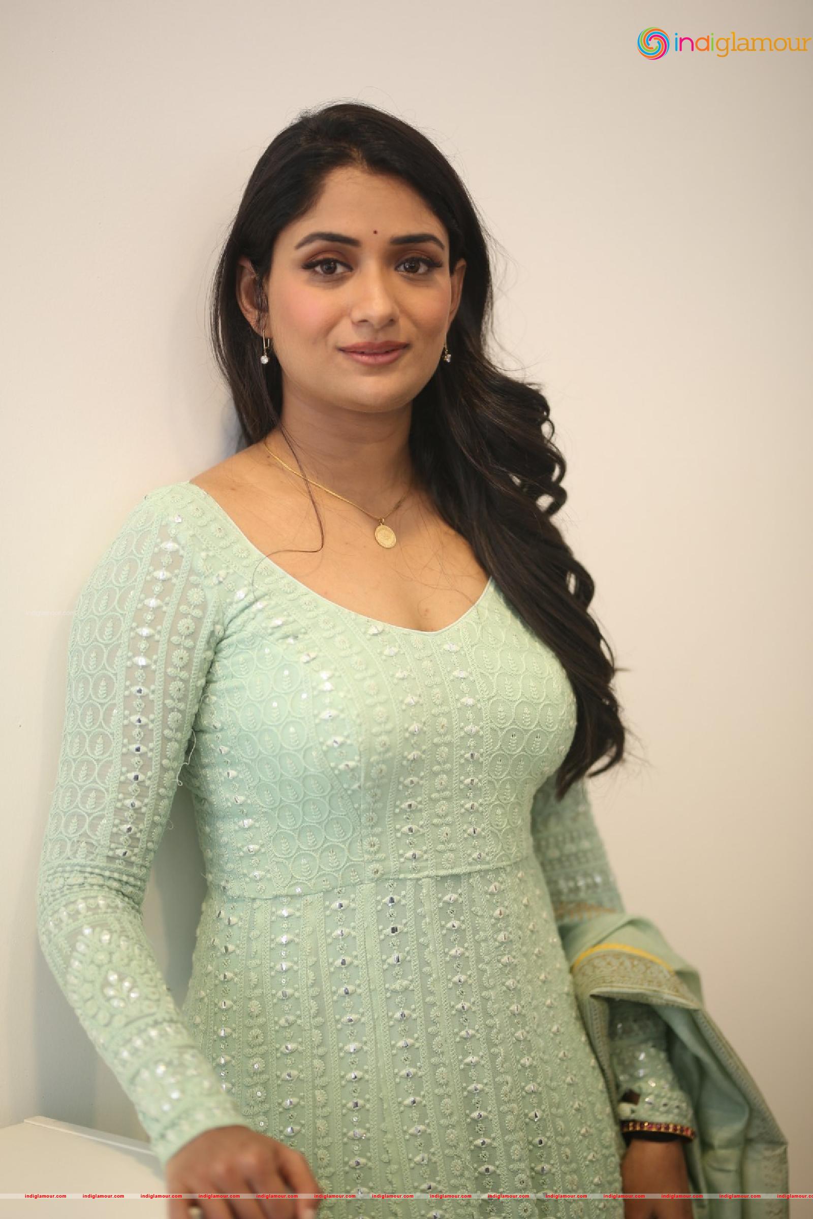 Sandhya Raju Actress hd photo