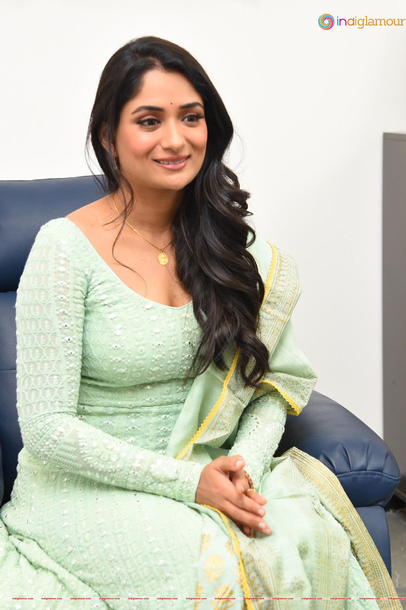 Sandhya Raju Actress hd photo