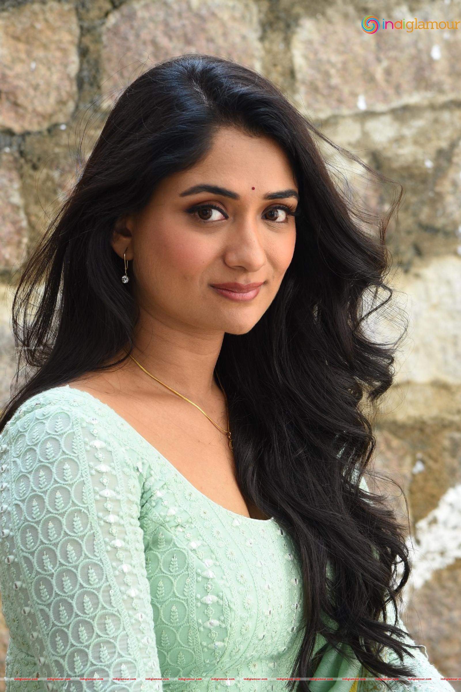 Sandhya Raju Actress hd photo