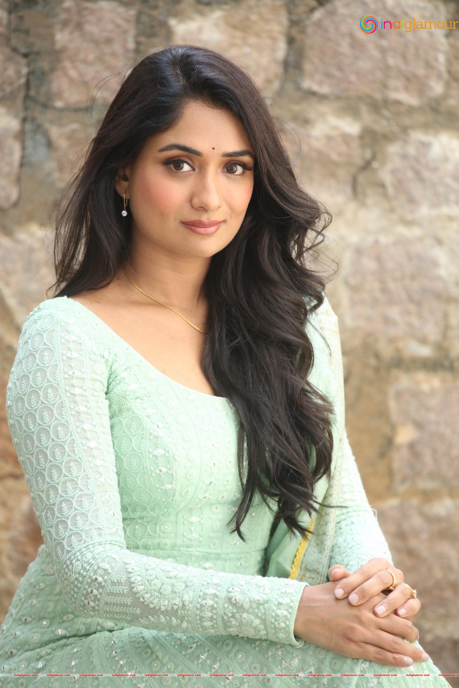Sandhya Raju Actress hd photo