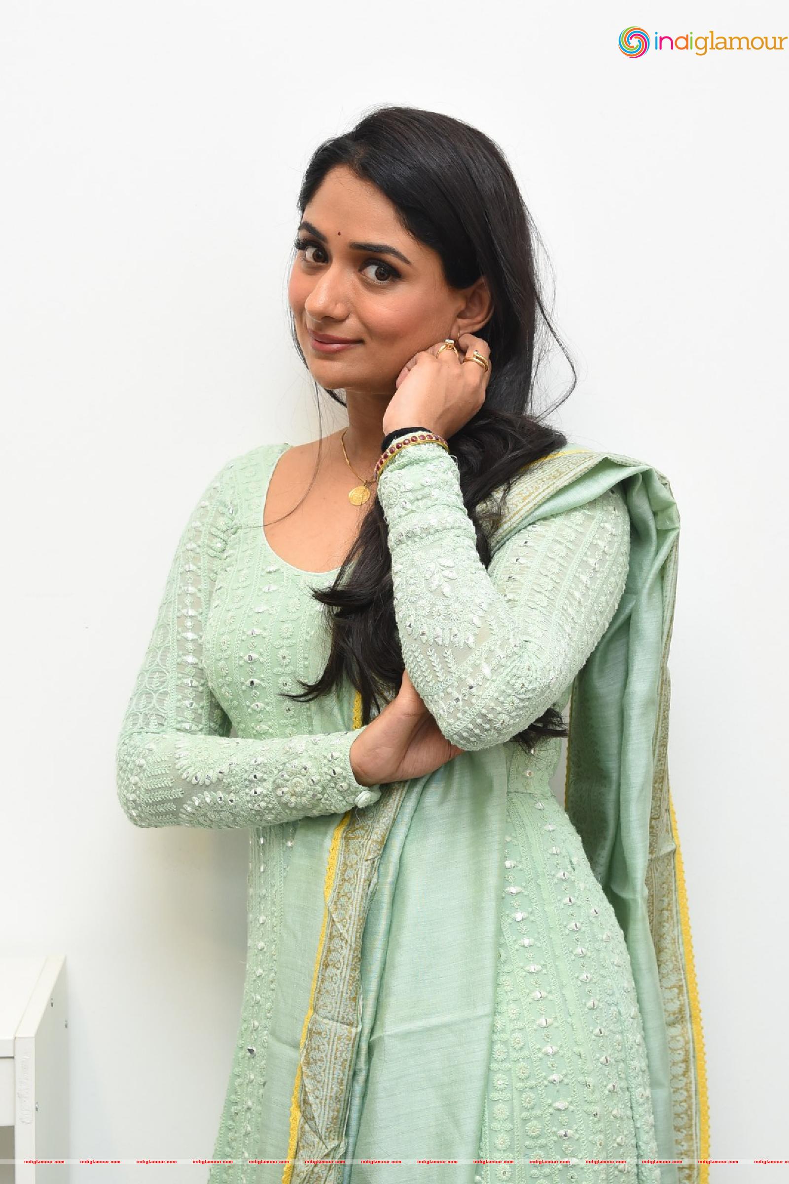 Sandhya Raju Actress hd photo