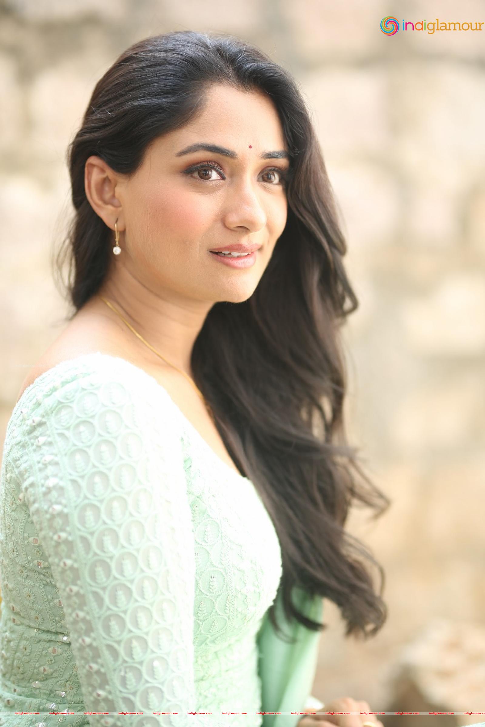 Sandhya Raju Actress hd photo