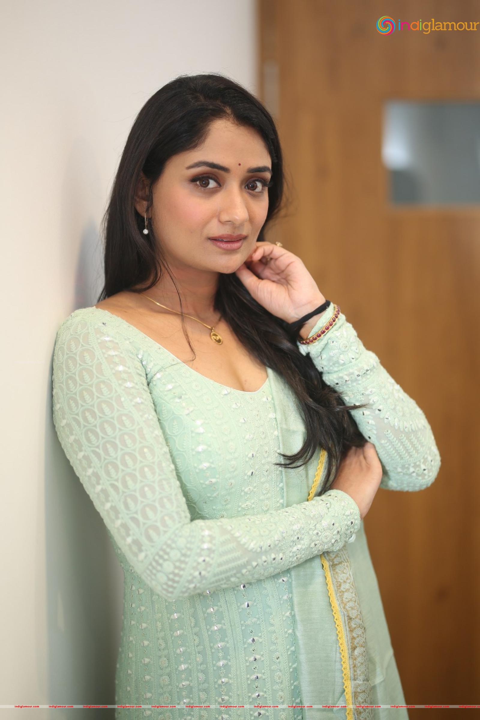 Sandhya Raju Actress hd photo