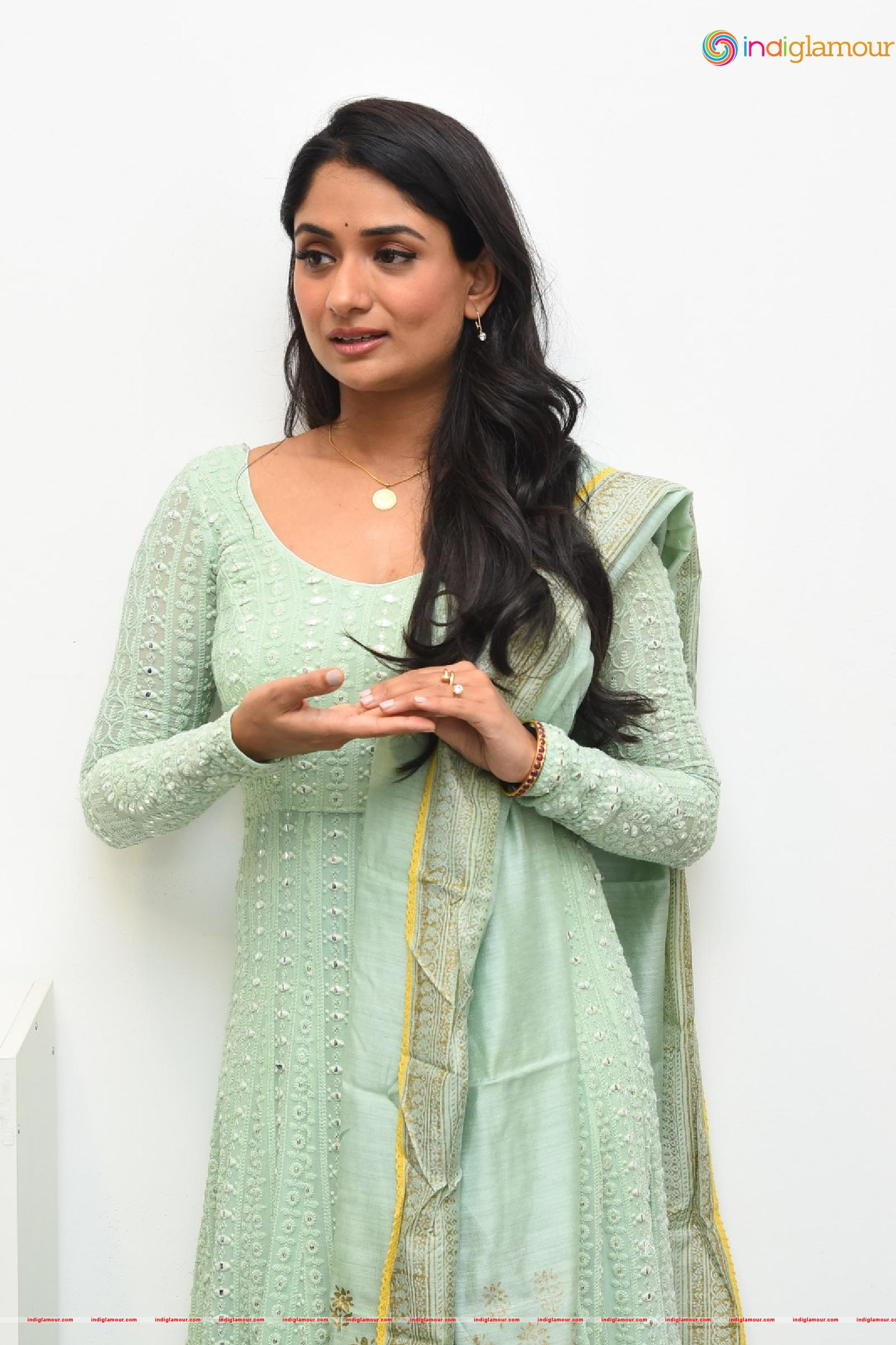 Sandhya Raju Actress hd photo