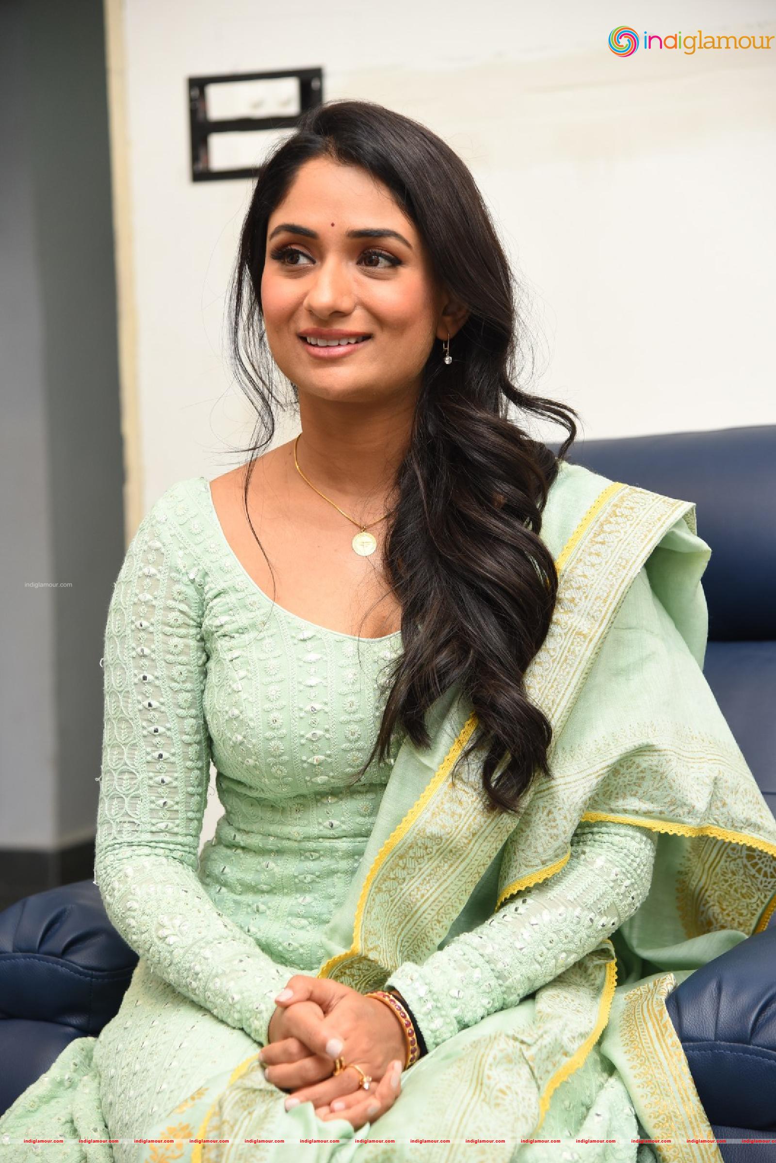 Sandhya Raju Actress hd photo
