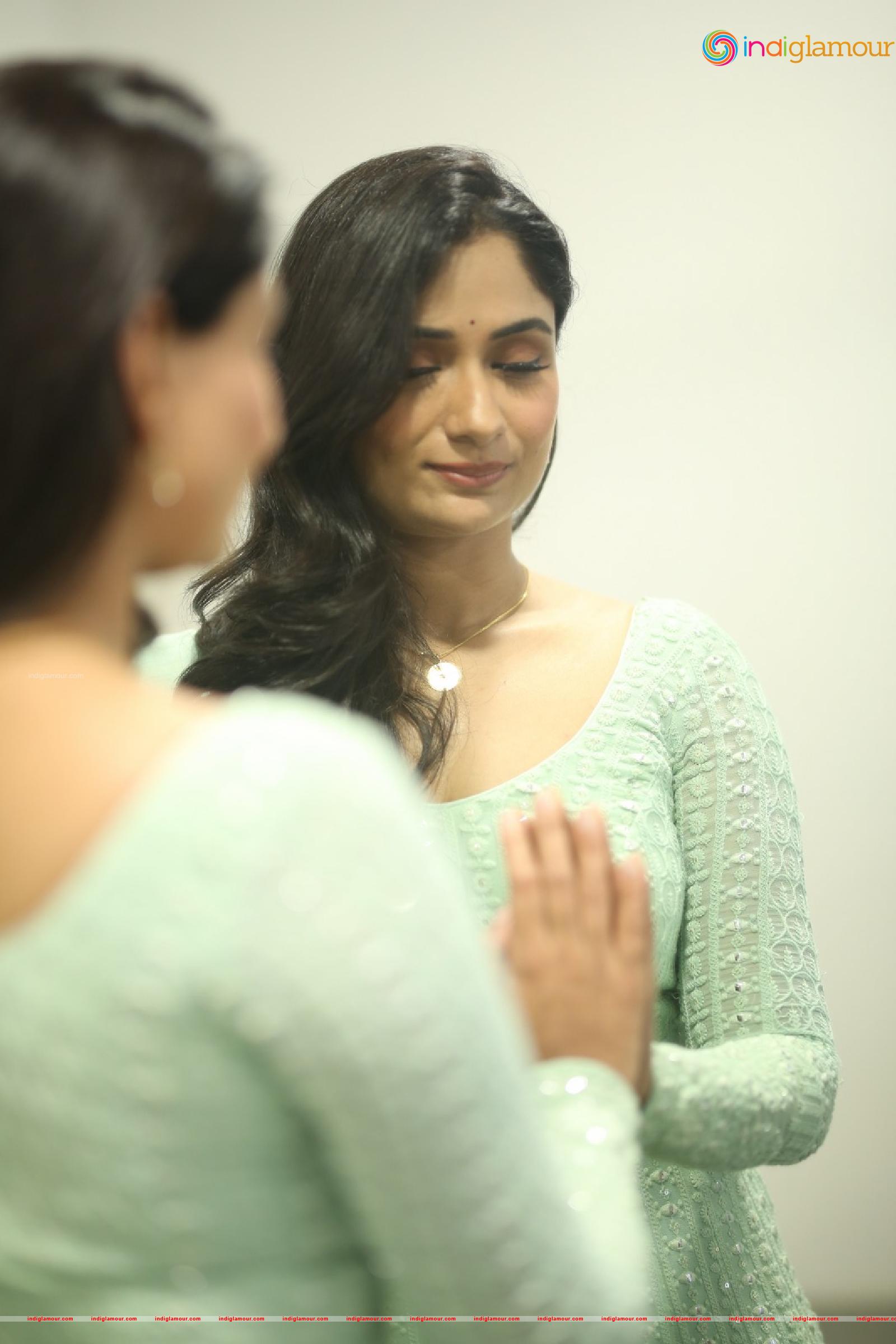 Sandhya Raju Actress hd photo