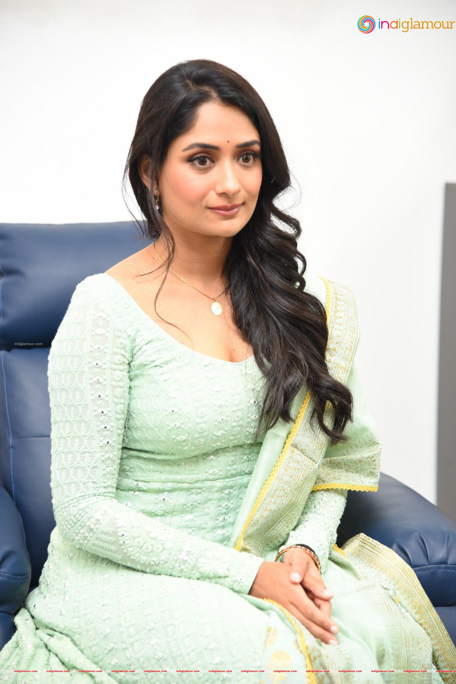 Sandhya Raju Actress hd photo