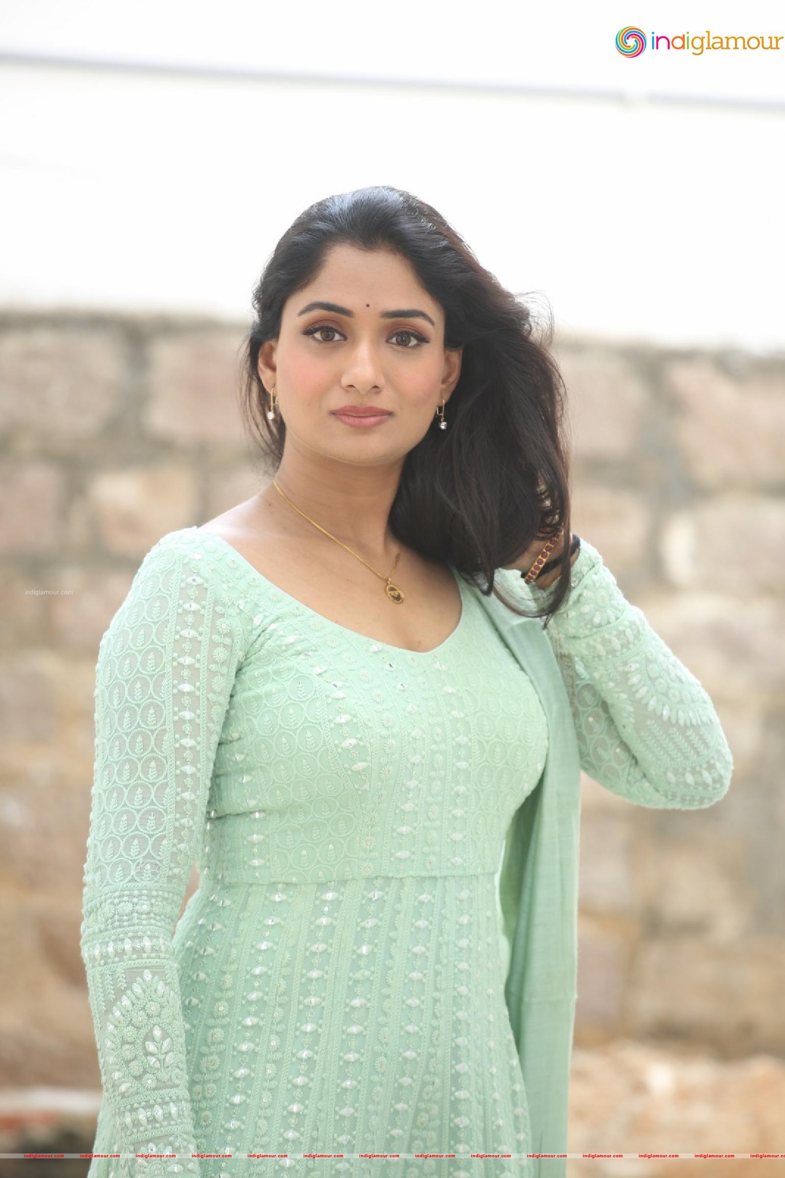 Sandhya Raju Actress hd photo