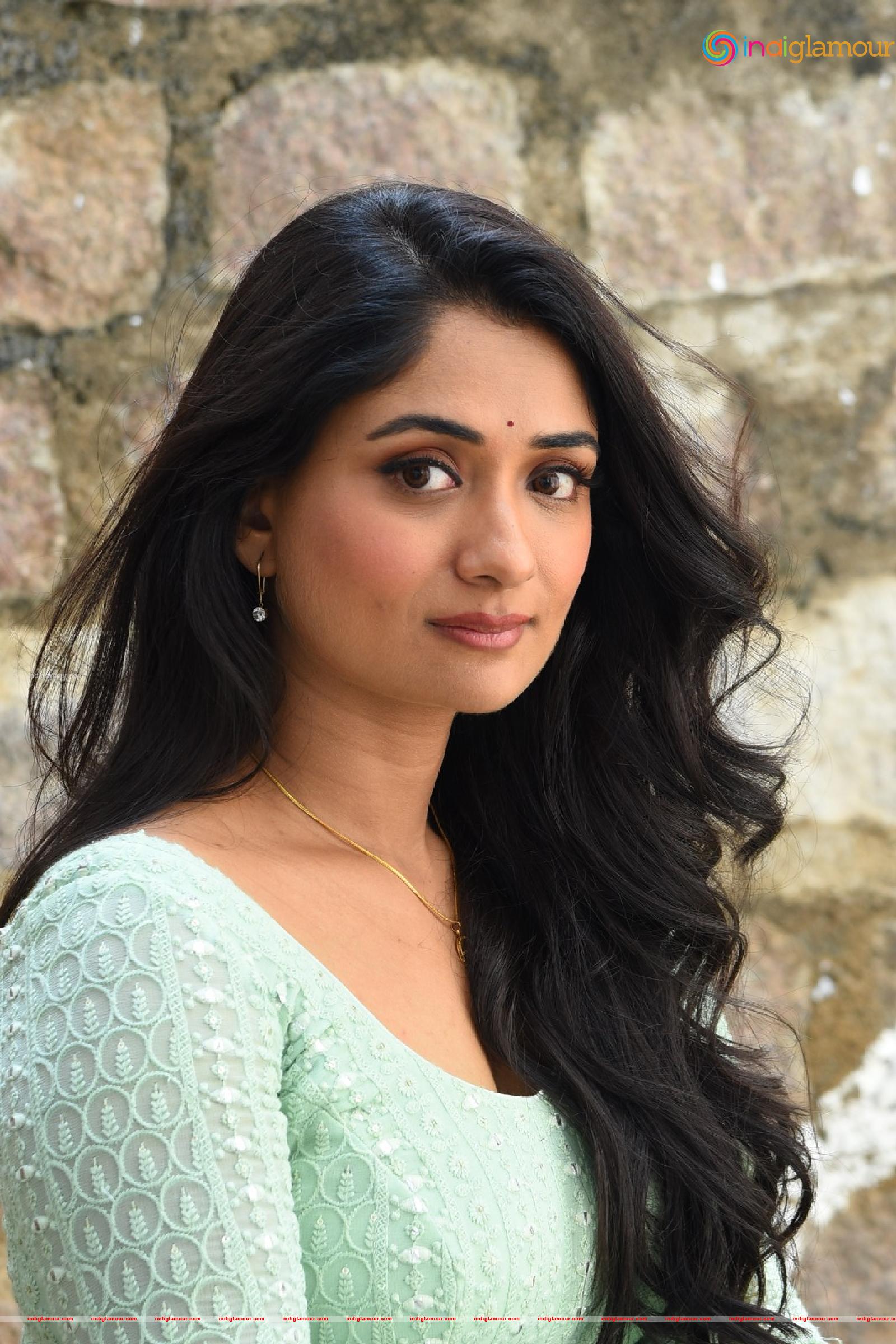 Sandhya Raju Actress hd photo