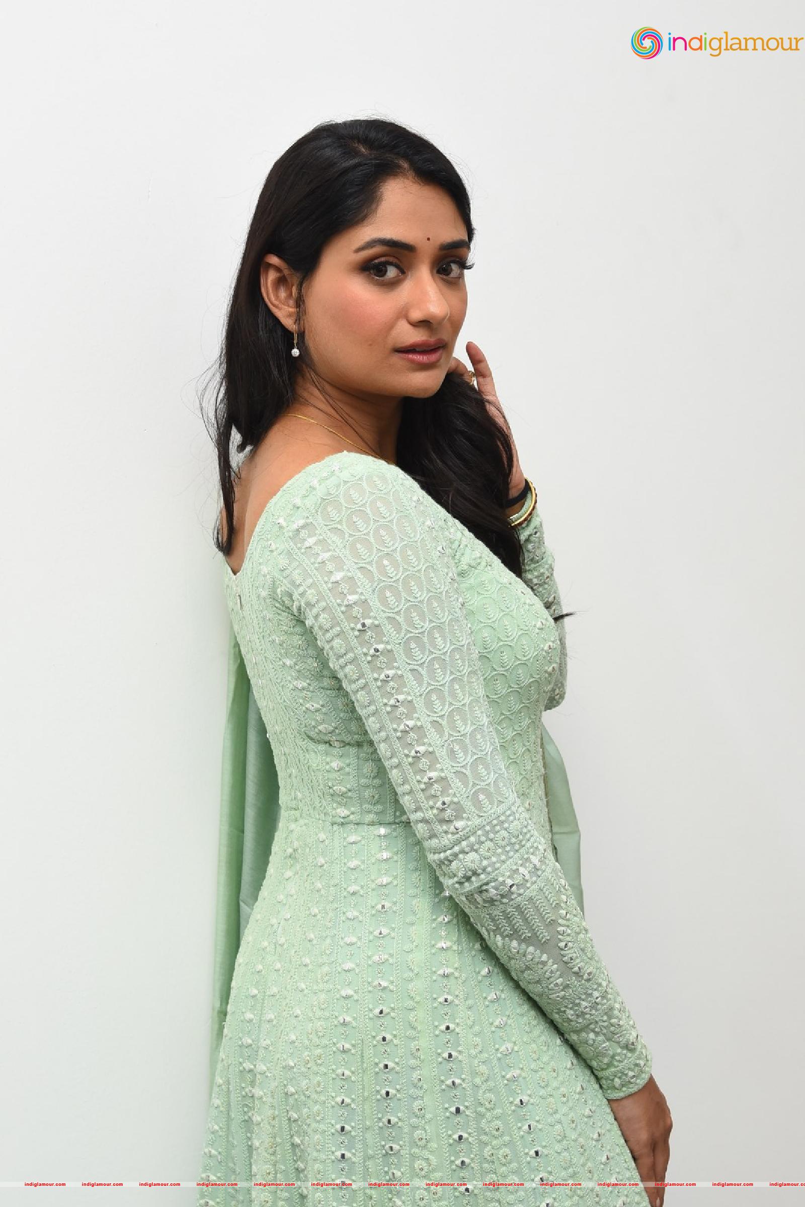 Sandhya Raju Actress hd photo