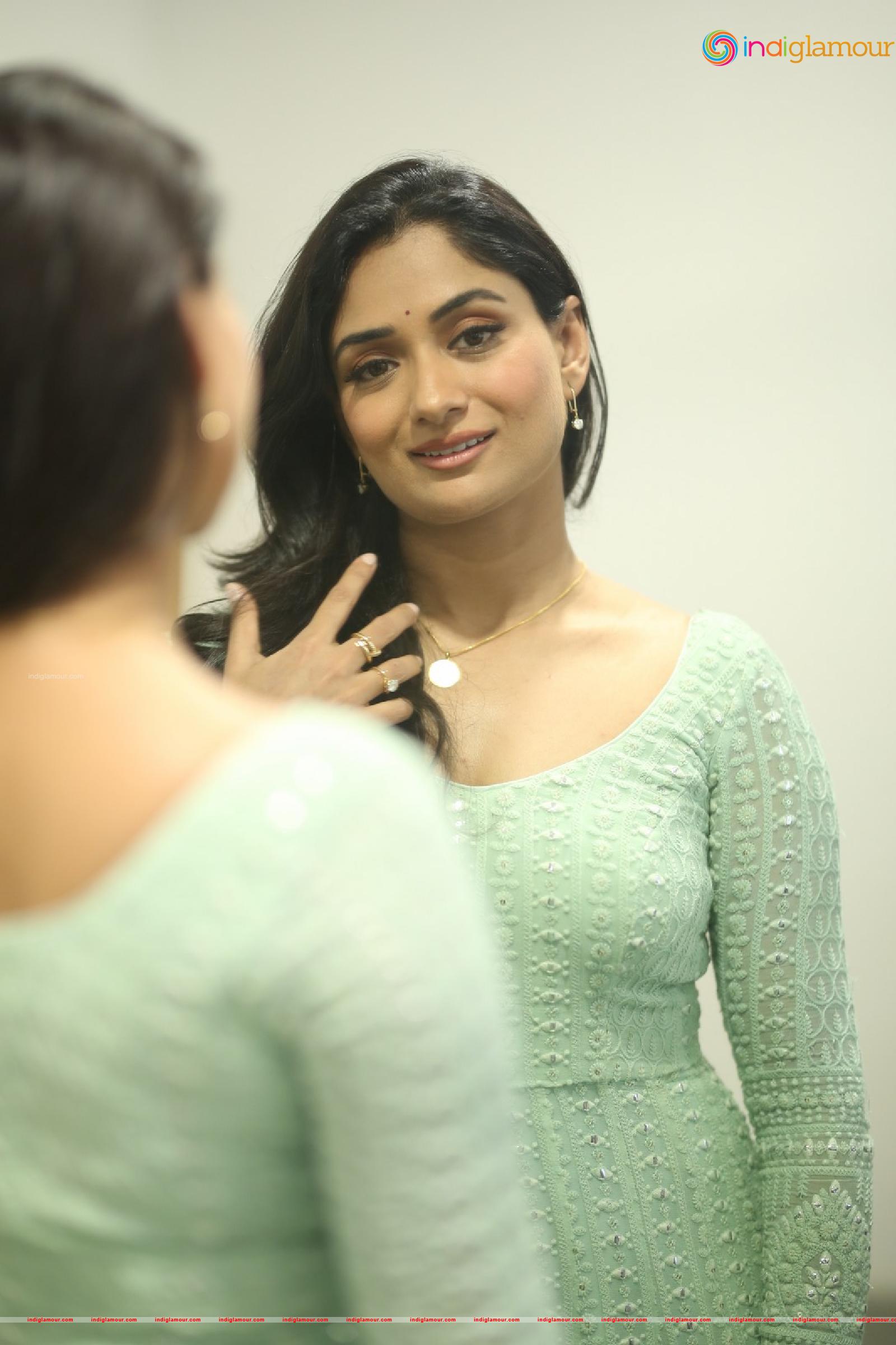 Sandhya Raju Actress hd photo