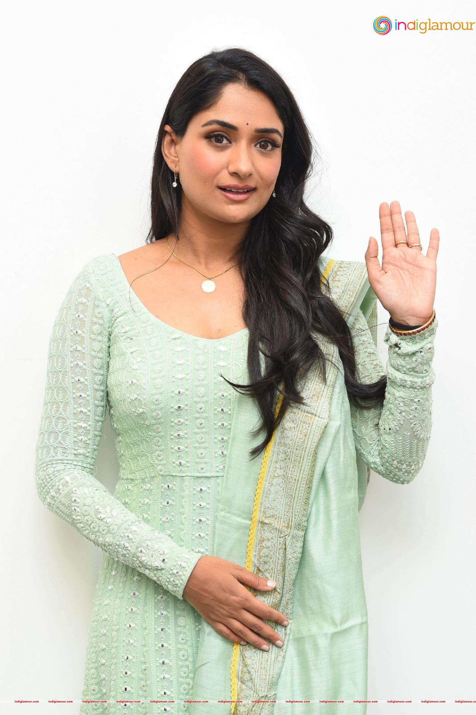 Sandhya Raju Actress hd photo