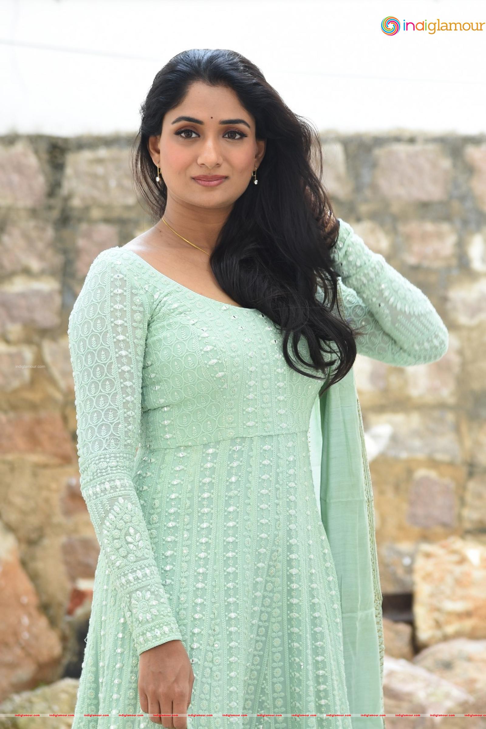 Sandhya Raju Actress hd photo