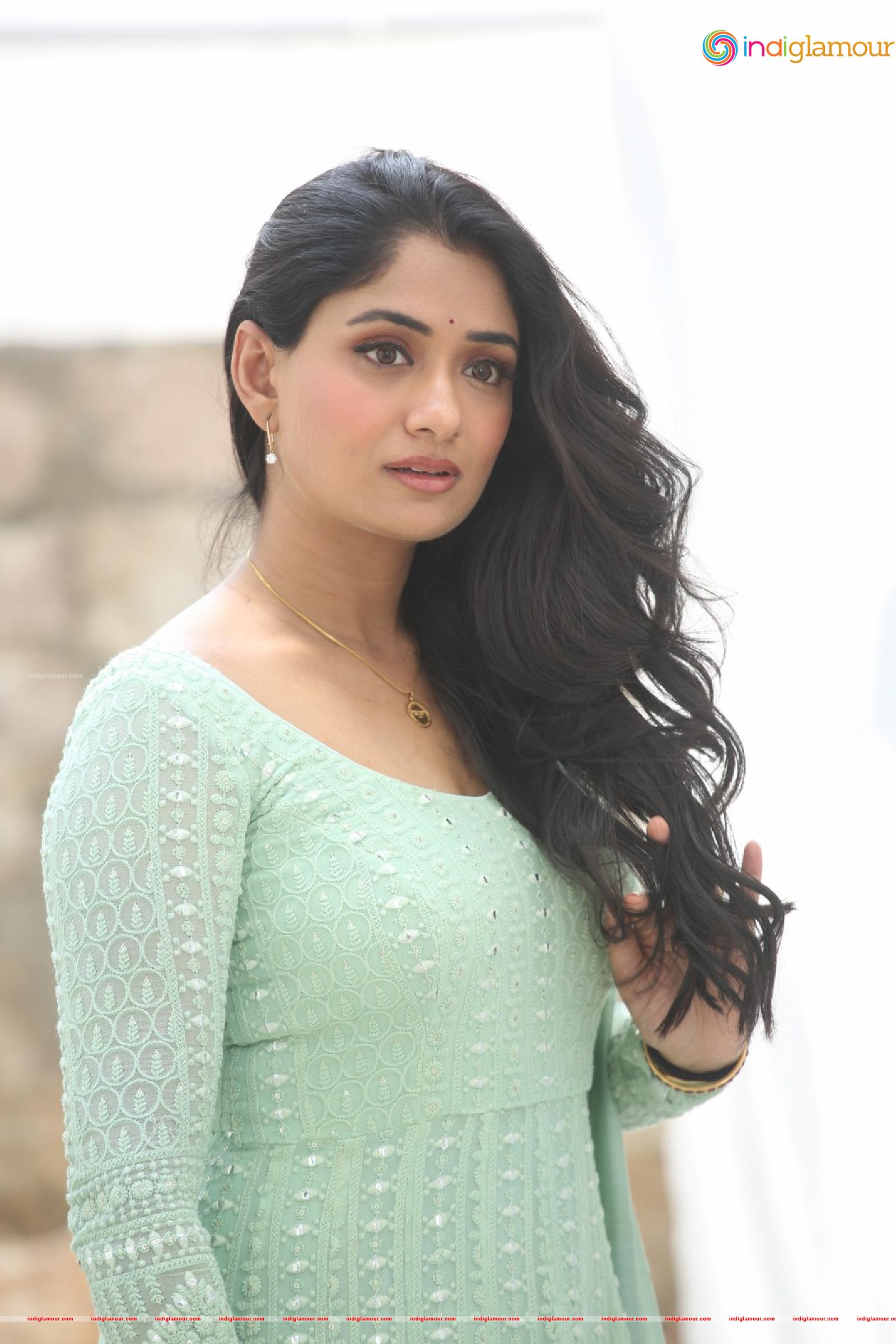 Sandhya Raju Actress hd photo