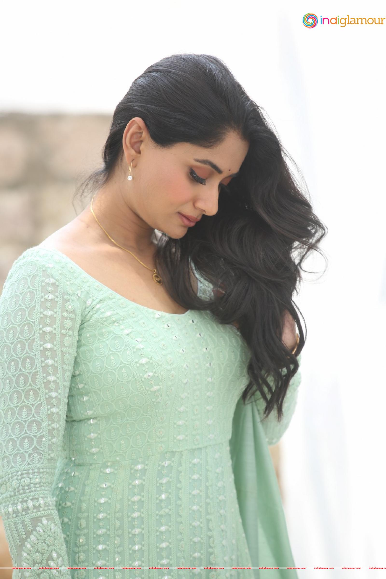 Sandhya Raju Actress hd photo