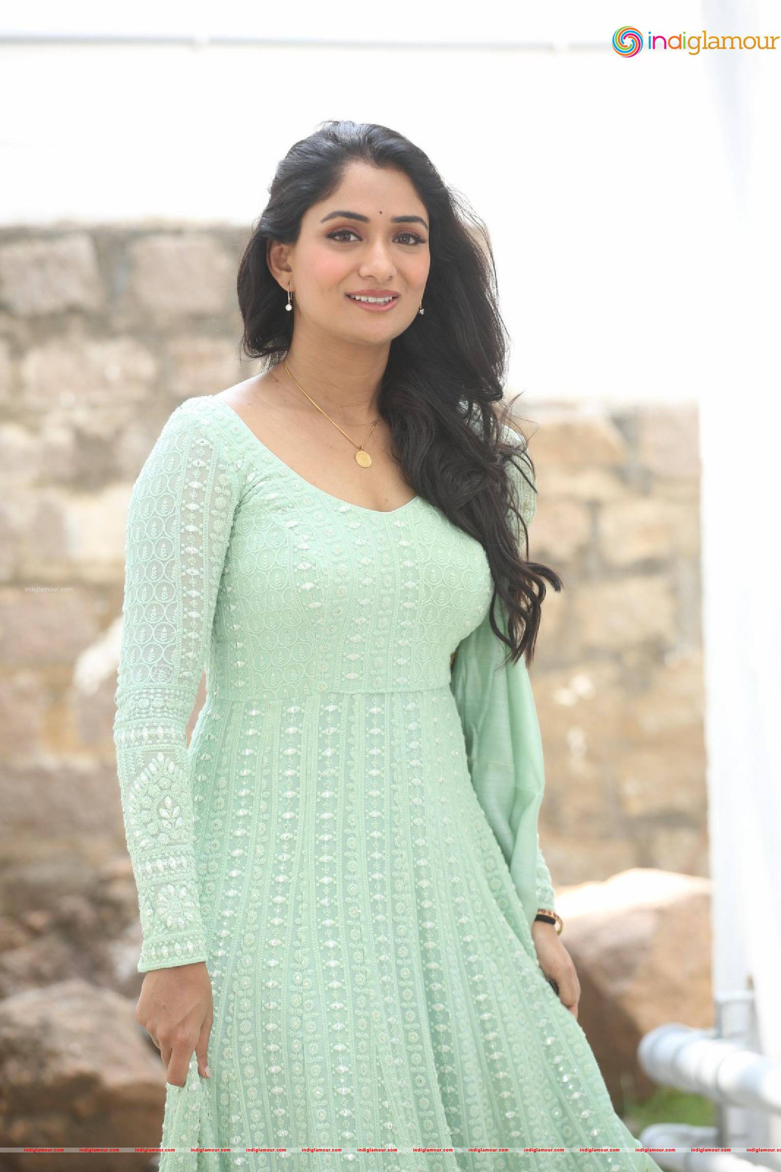 Sandhya Raju Actress hd photo