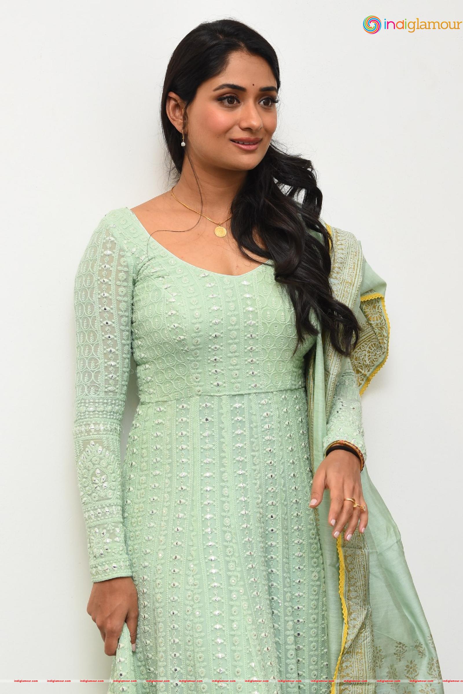 Sandhya Raju Actress hd photo