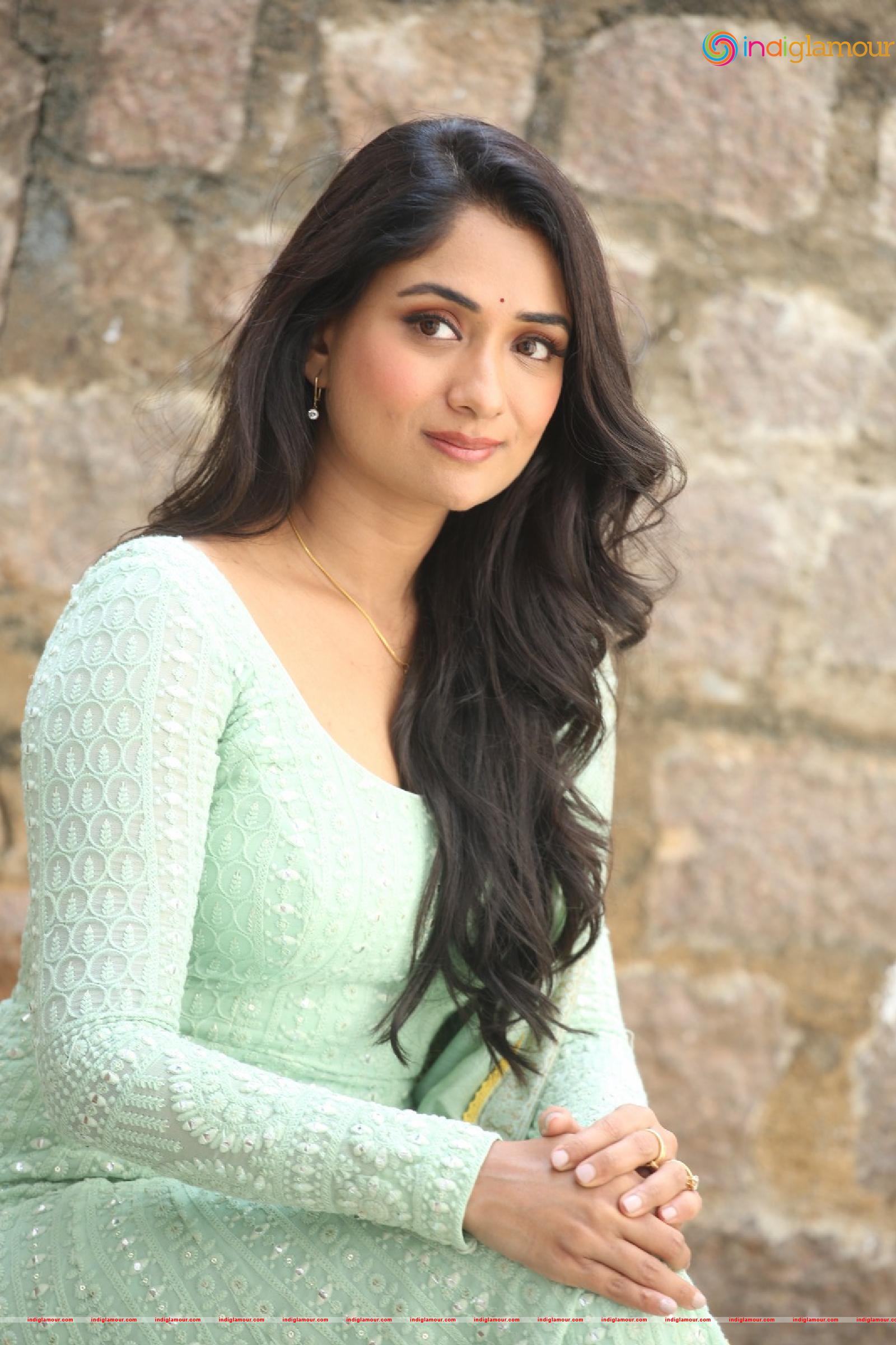 Sandhya Raju Actress hd photo