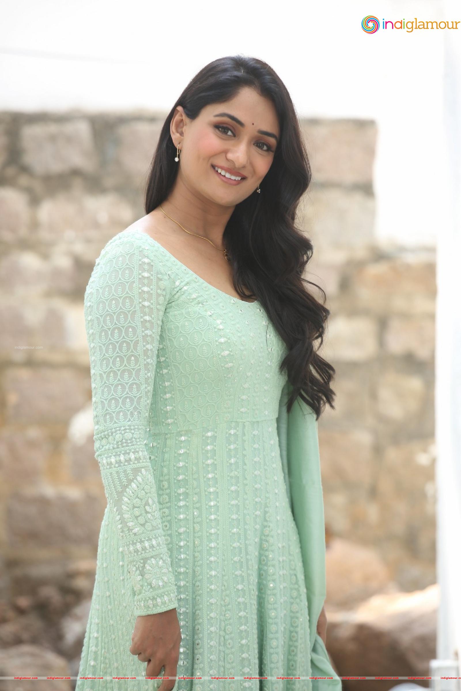 Sandhya Raju Actress hd photo
