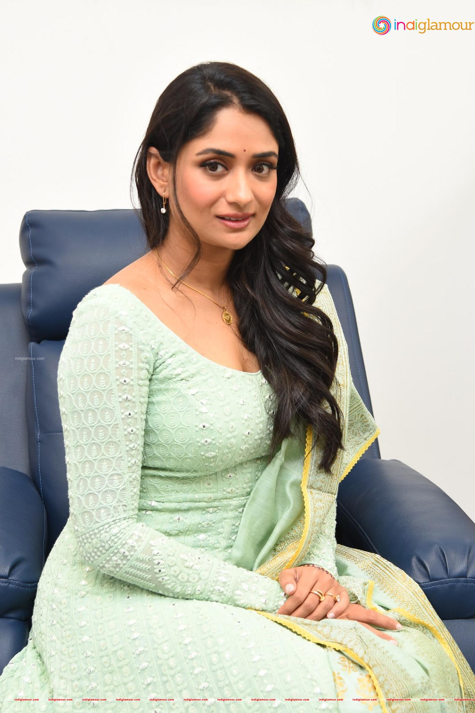Sandhya Raju Actress hd photo