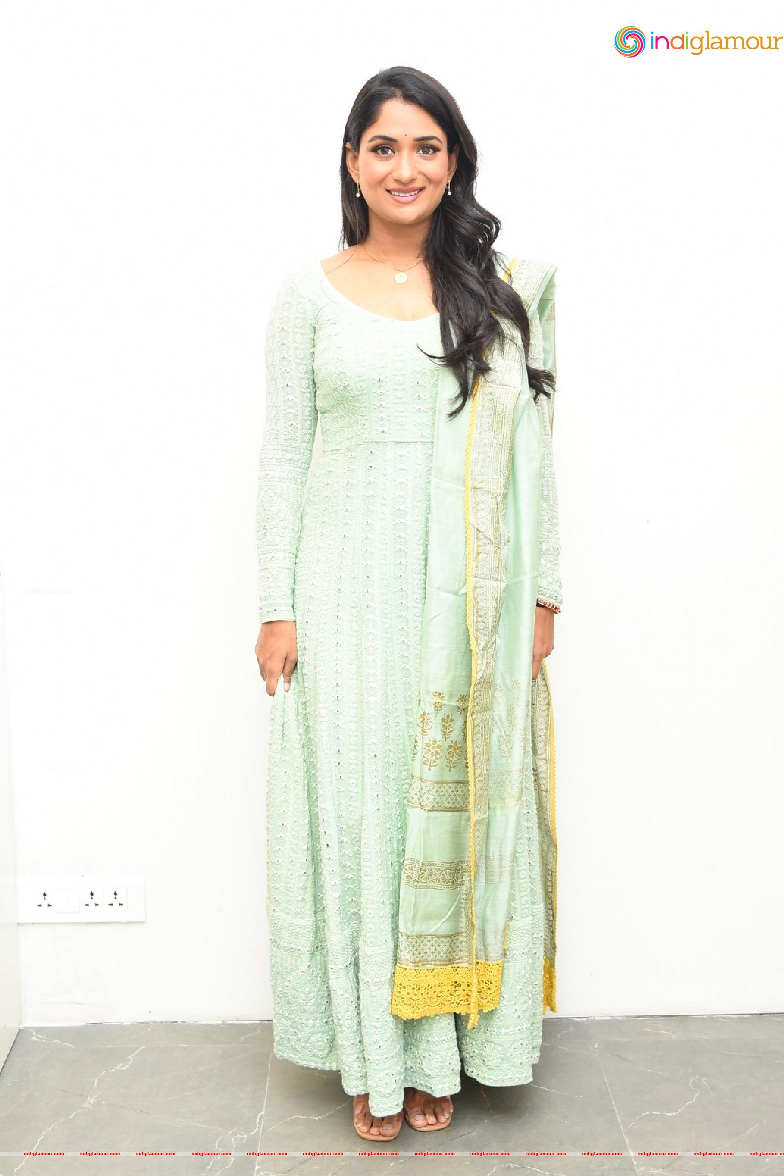 Sandhya Raju Actress hd photo