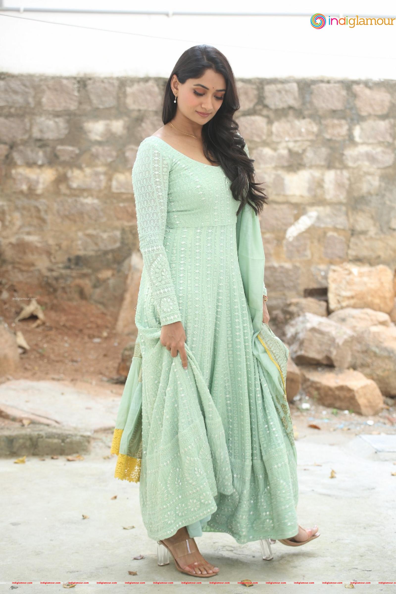 Sandhya Raju Actress hd photo