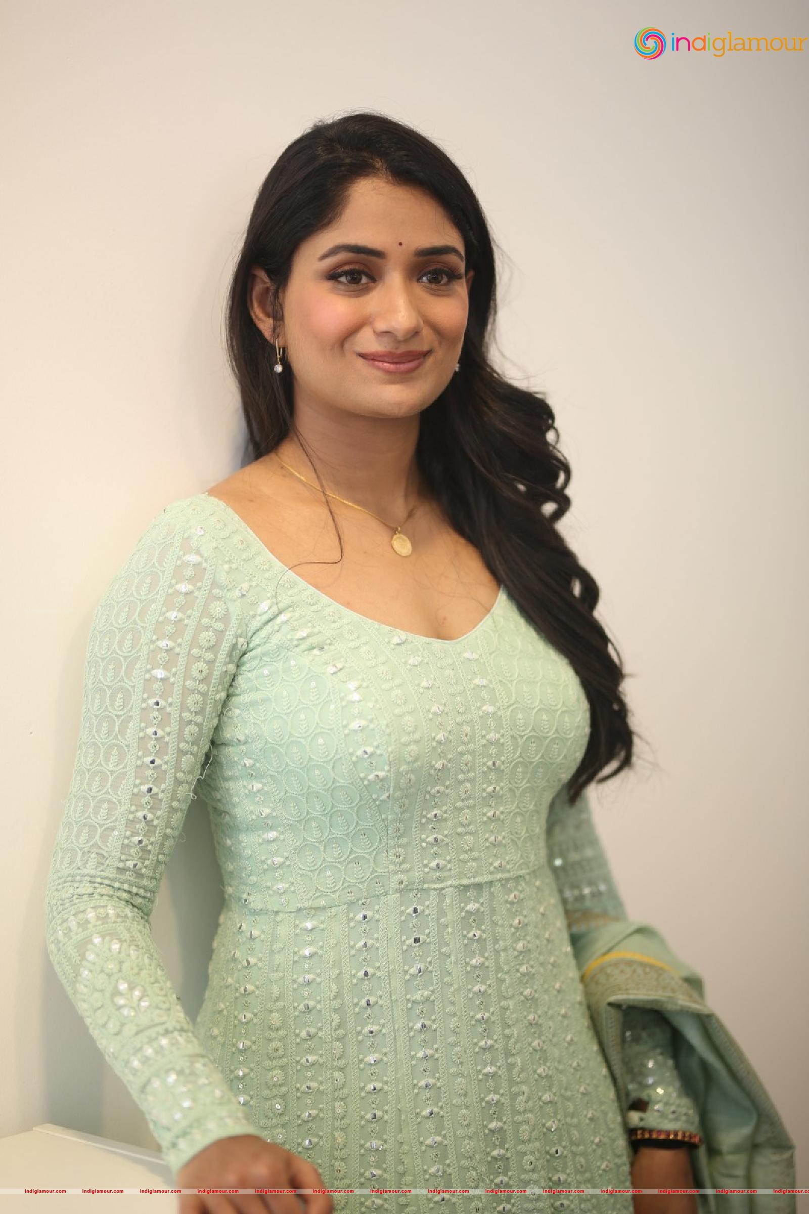 Sandhya Raju Actress hd photo