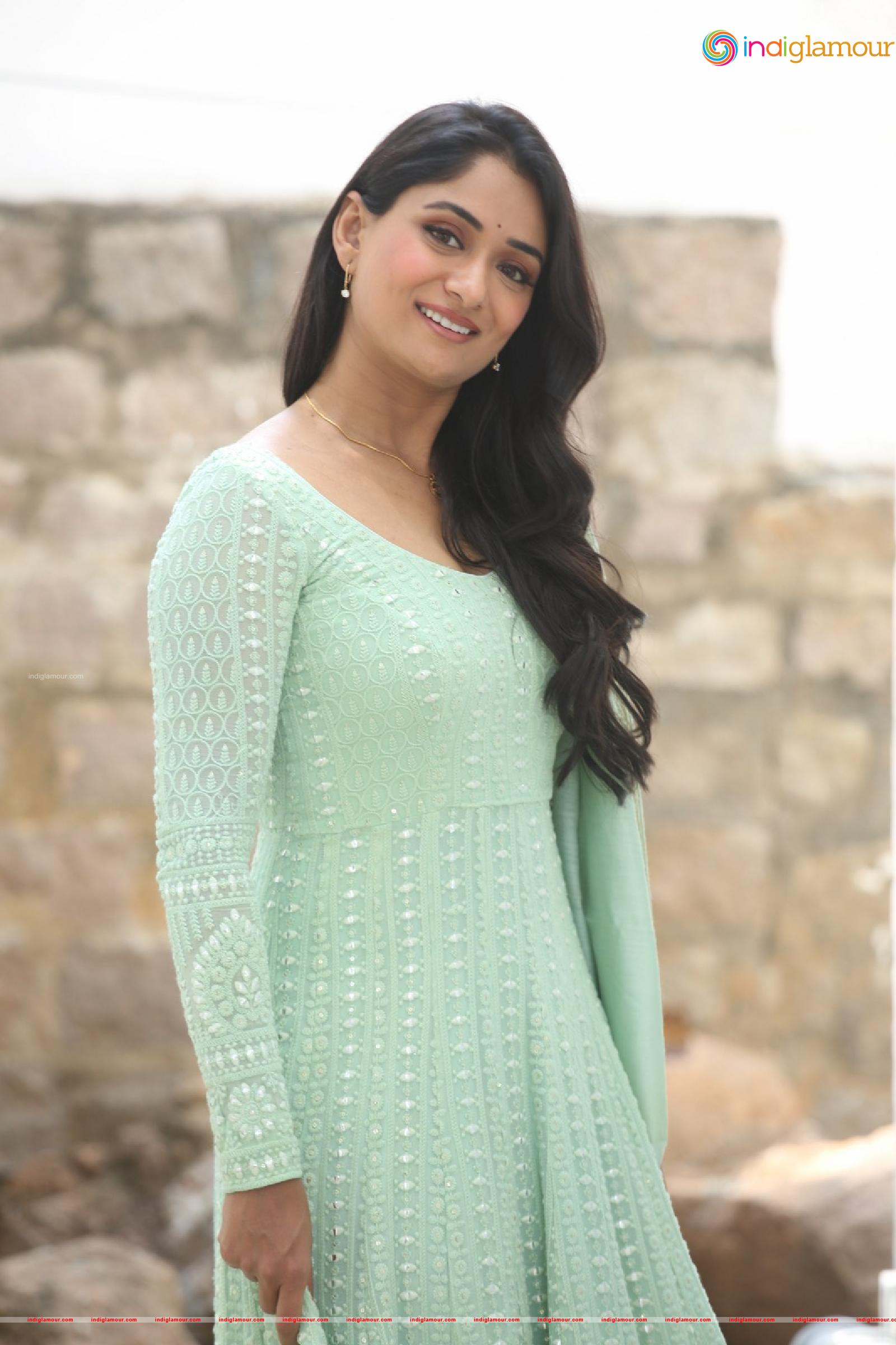 Sandhya Raju Actress hd photo