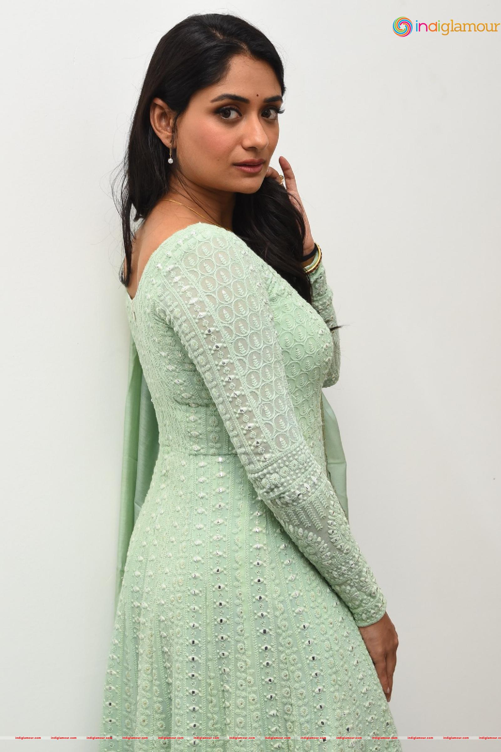 Sandhya Raju Actress hd photo