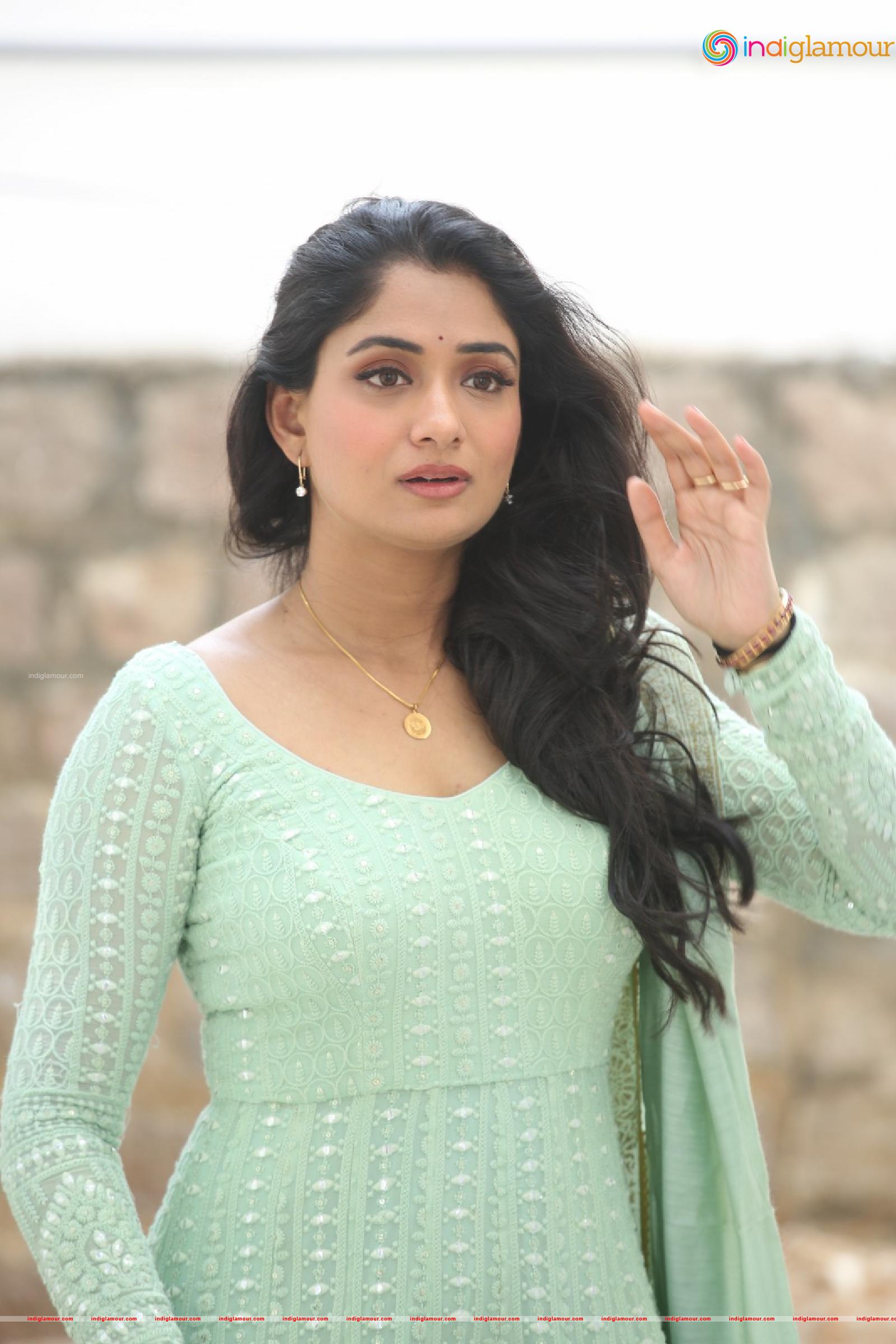 Sandhya Raju Actress hd photo