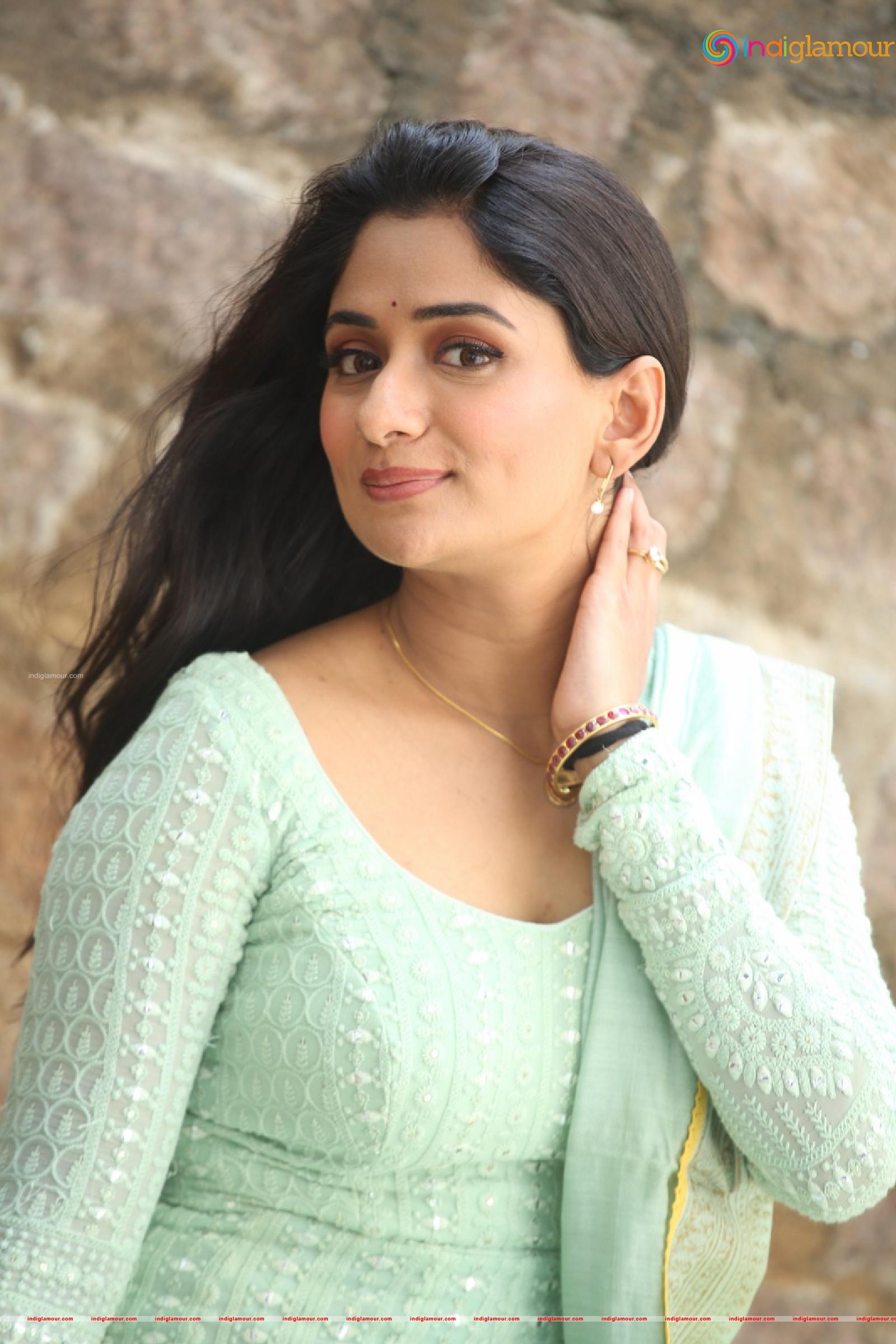 Sandhya Raju Actress hd photo