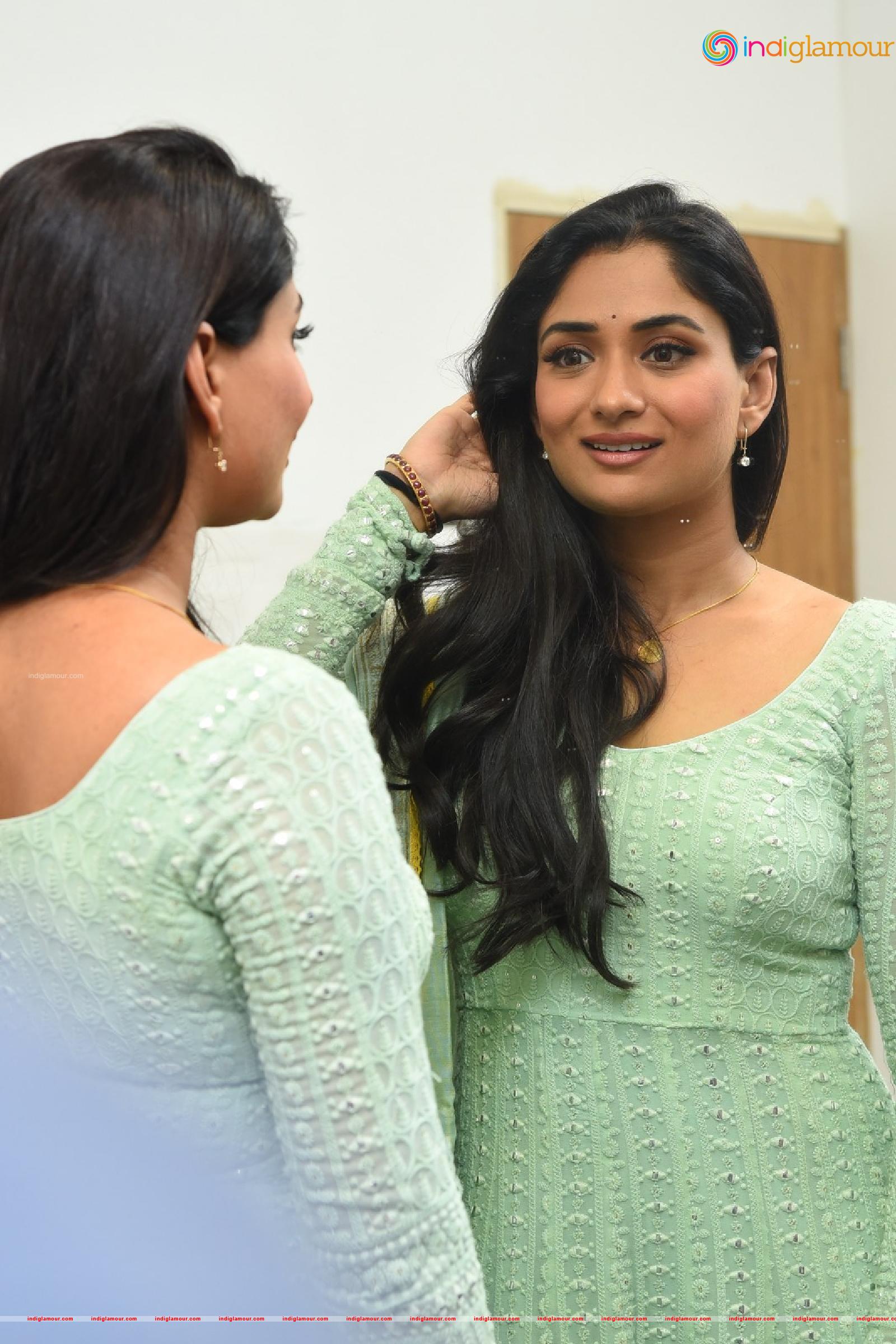 Sandhya Raju Actress hd photo