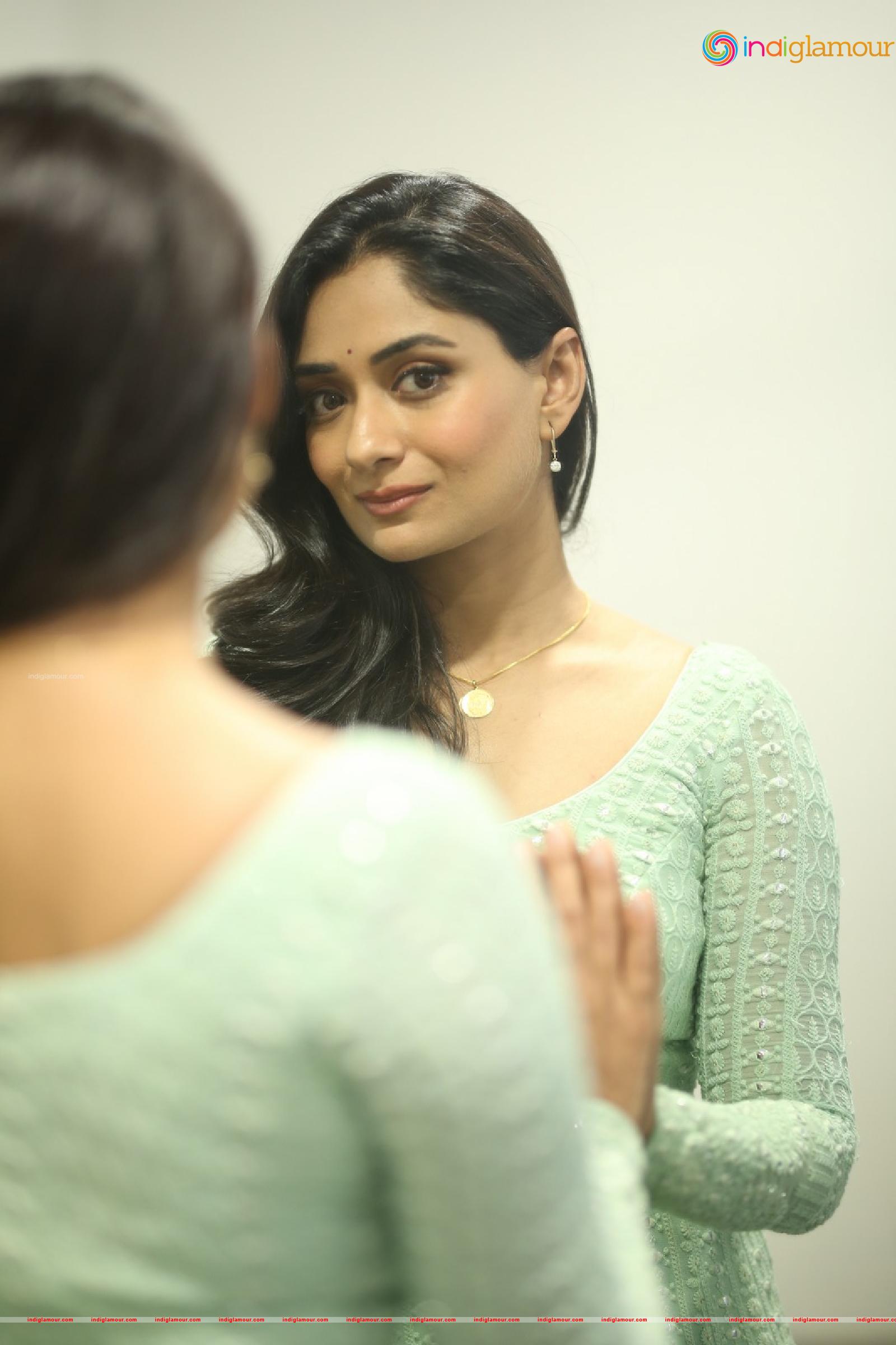 Sandhya Raju Actress hd photo