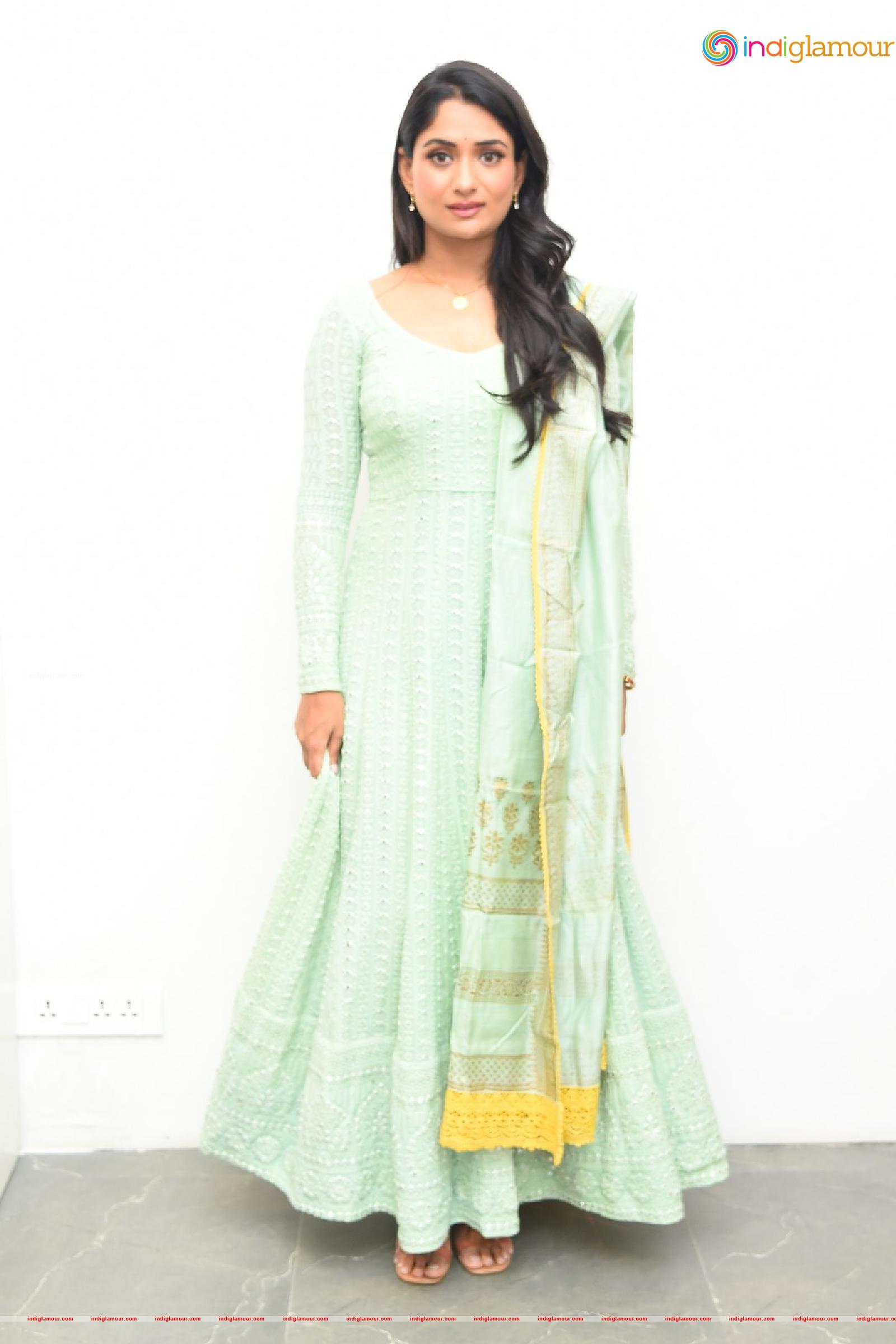 Sandhya Raju Actress hd photo