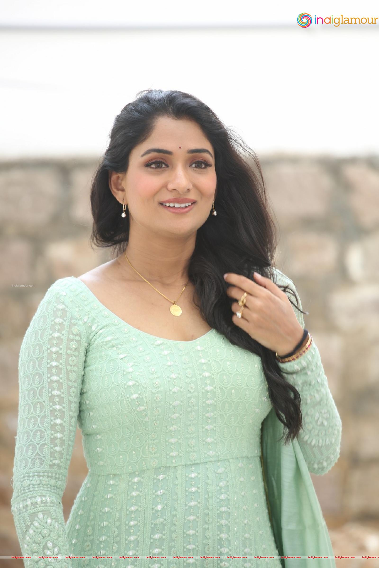 Sandhya Raju Actress hd photo