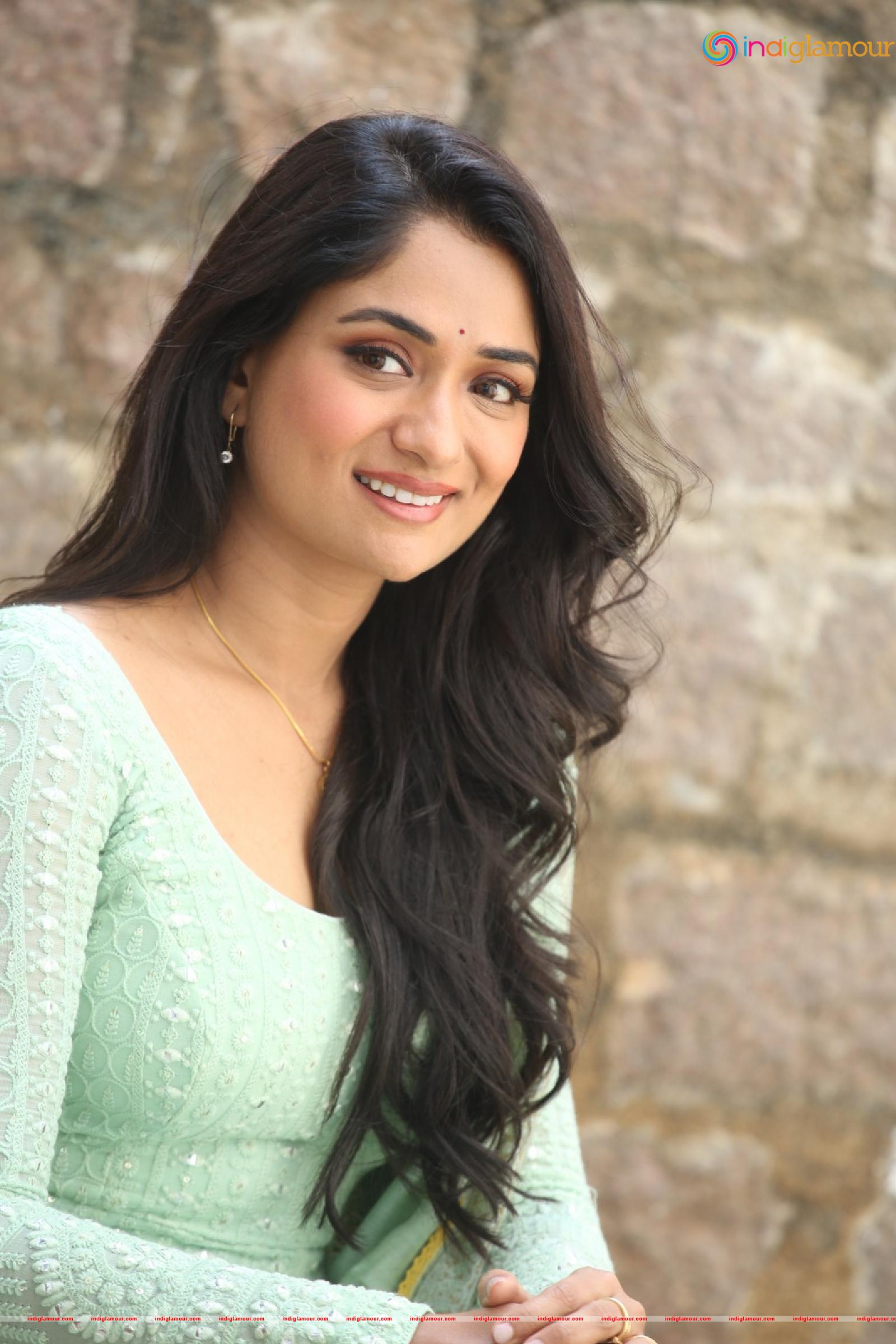 Sandhya Raju Actress hd photo