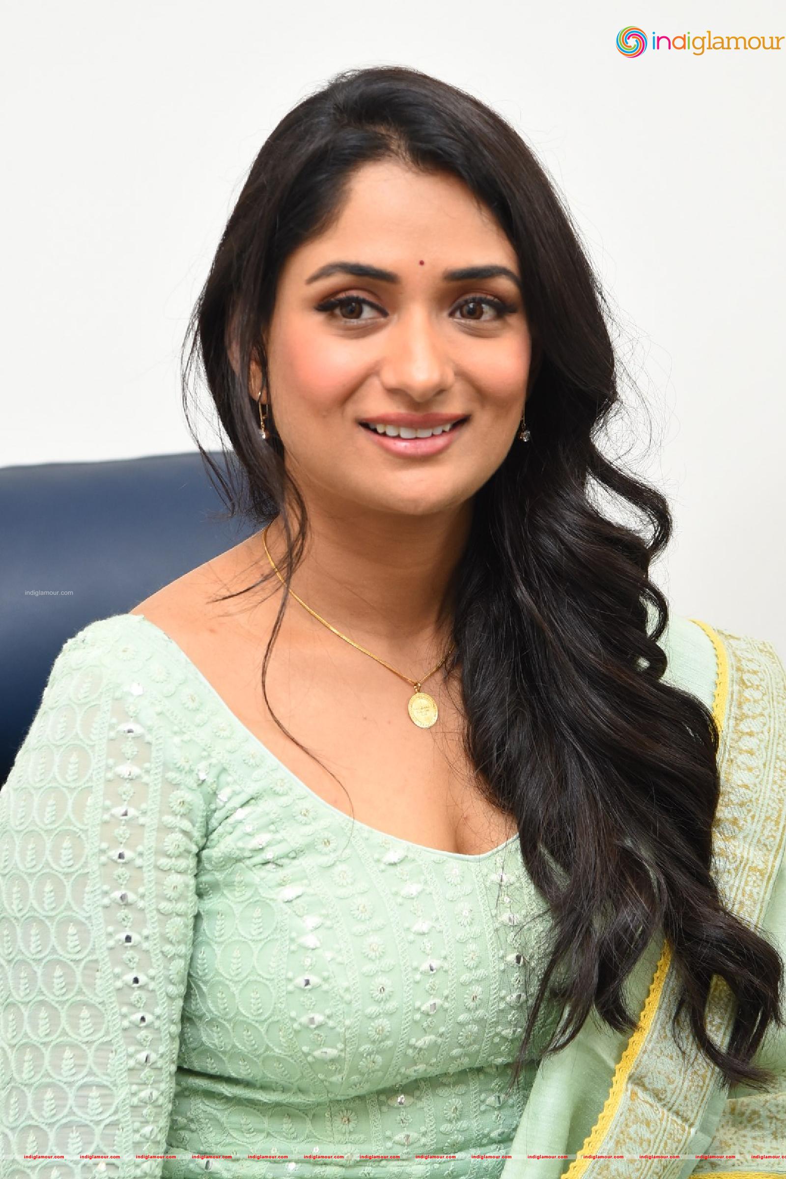 Sandhya Raju Actress hd photo