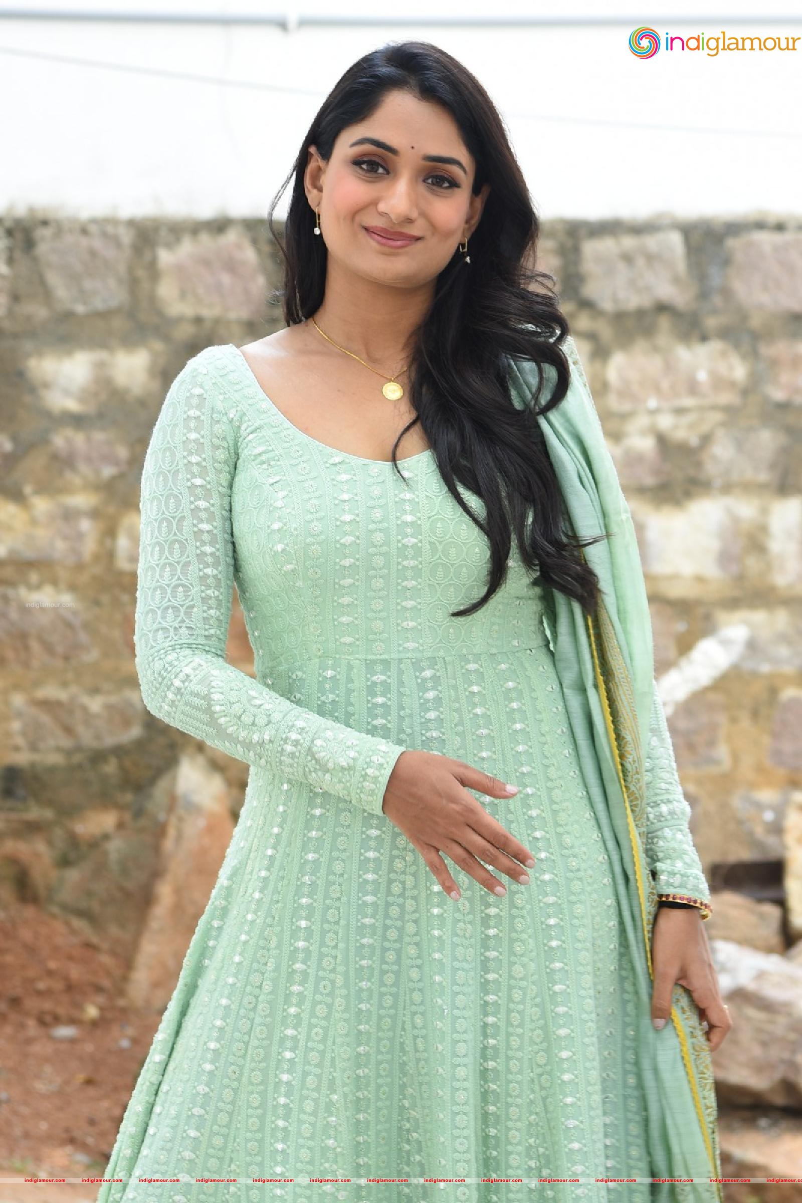 Sandhya Raju Actress hd photo