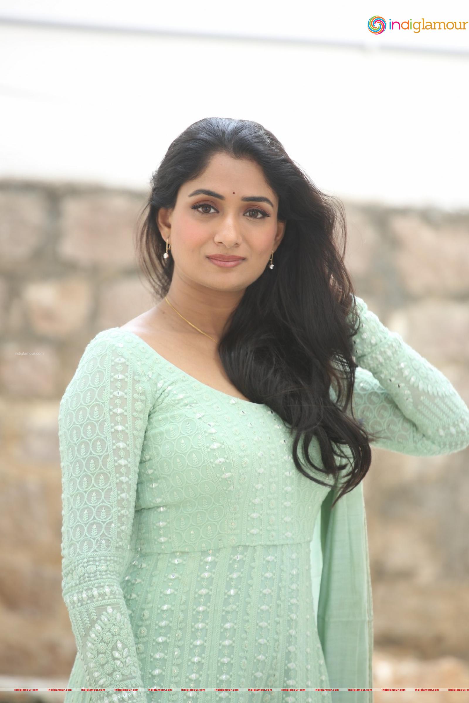Sandhya Raju Actress hd photo